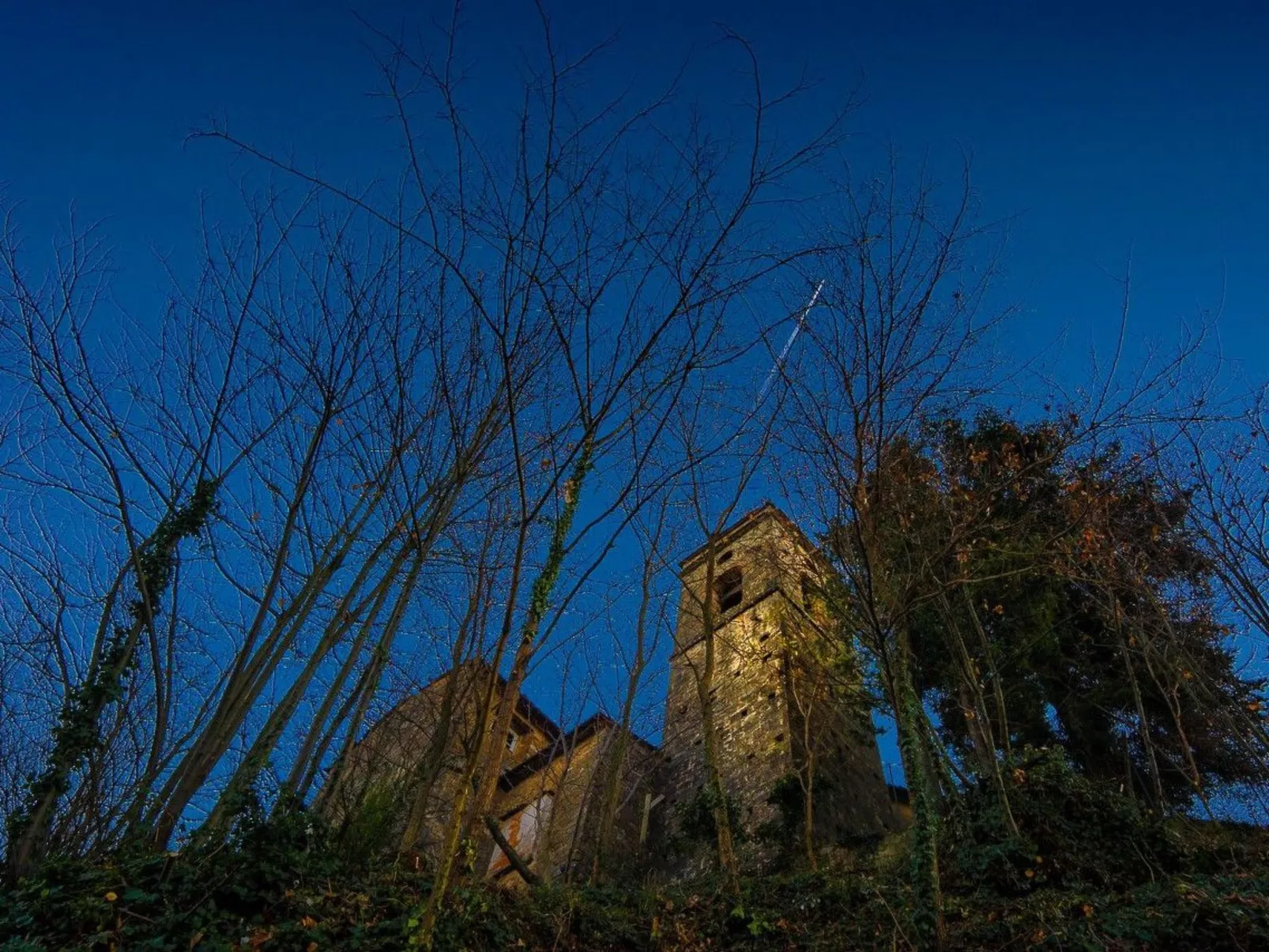 Haus inmitten der Natur mit Schwimmbad-Buiten