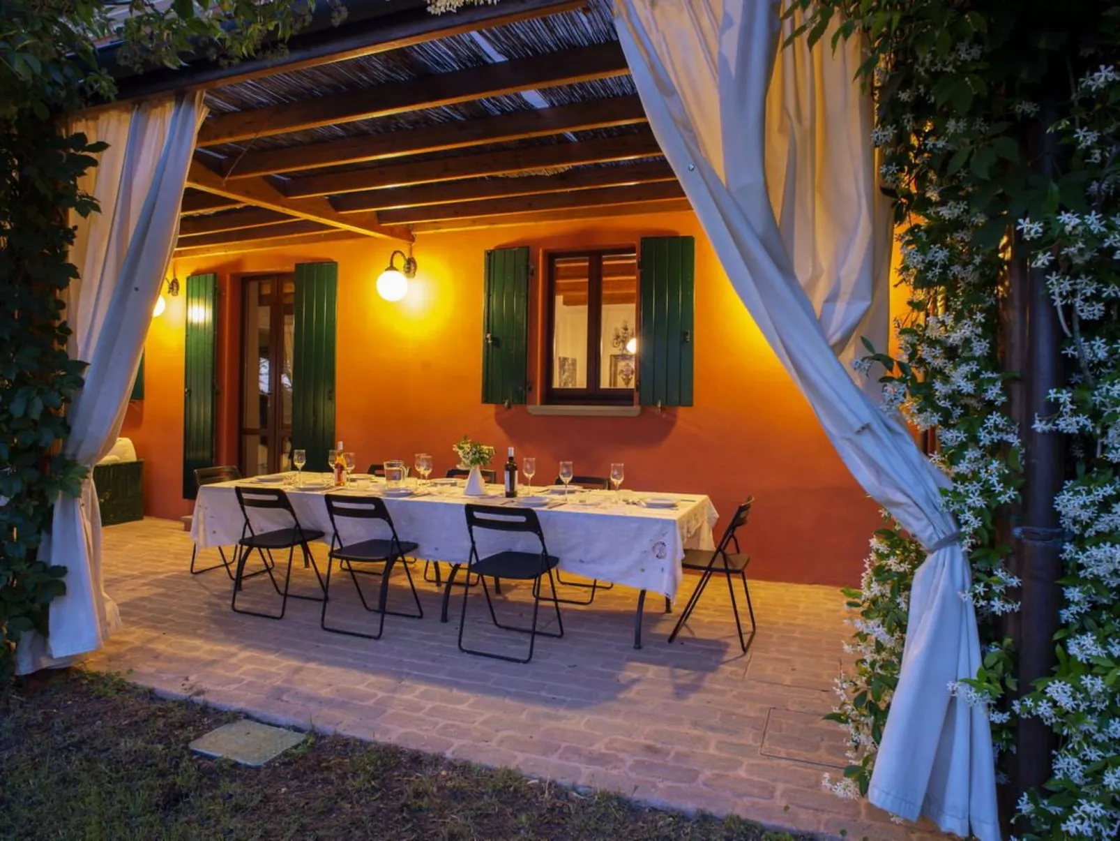 Villa mit privatem, halb versenkbarem Pool in Meeresnähe-Buiten