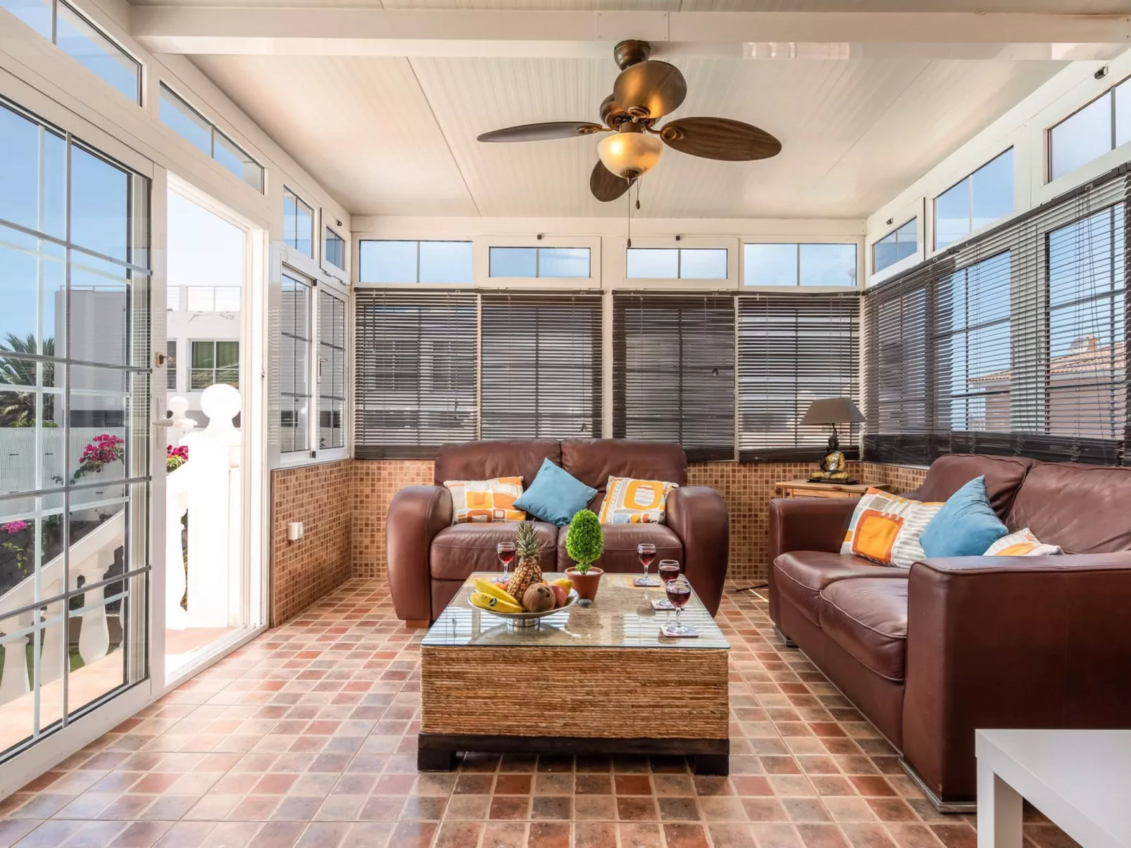 Villa Naranja mit beheiztem Pool und Meerblick