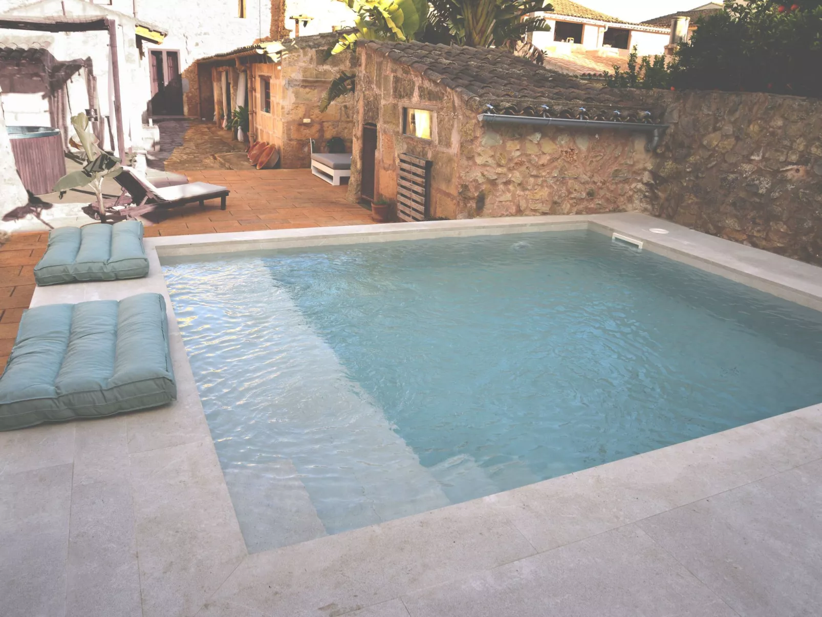 Jedes Ferienhaus mit Garten und Schwimmbad-Binnen