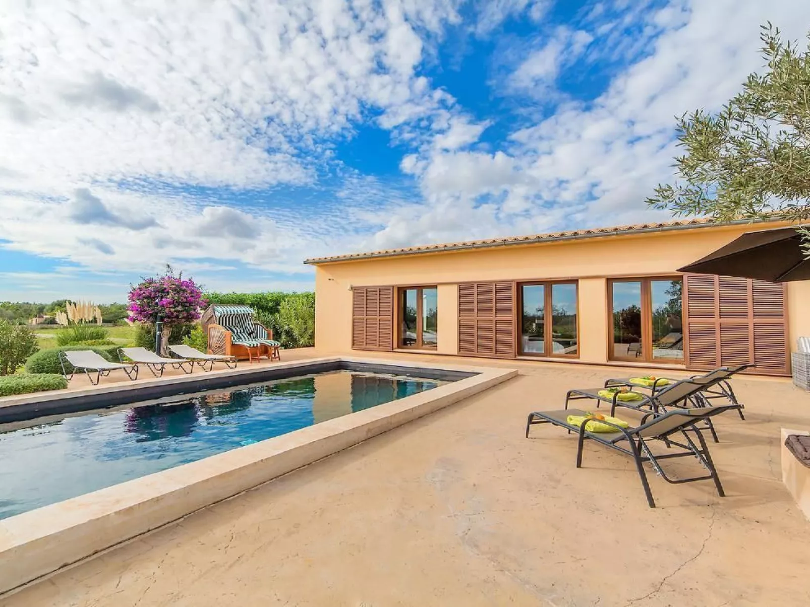 Tolles Ferienhaus in Campos mit Großem Pool