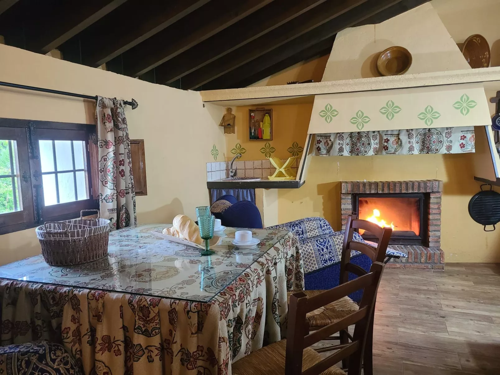 Schöne Ferienwohnung in Iznájar mit Garten, Terrasse und Grill-Binnen