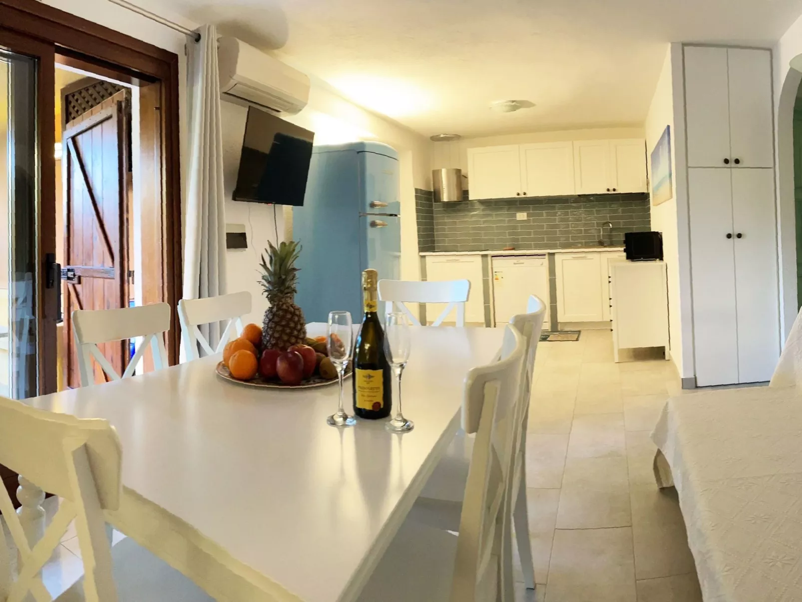 Große Drei-Zimmer-Wohnung am Golf von Marinella