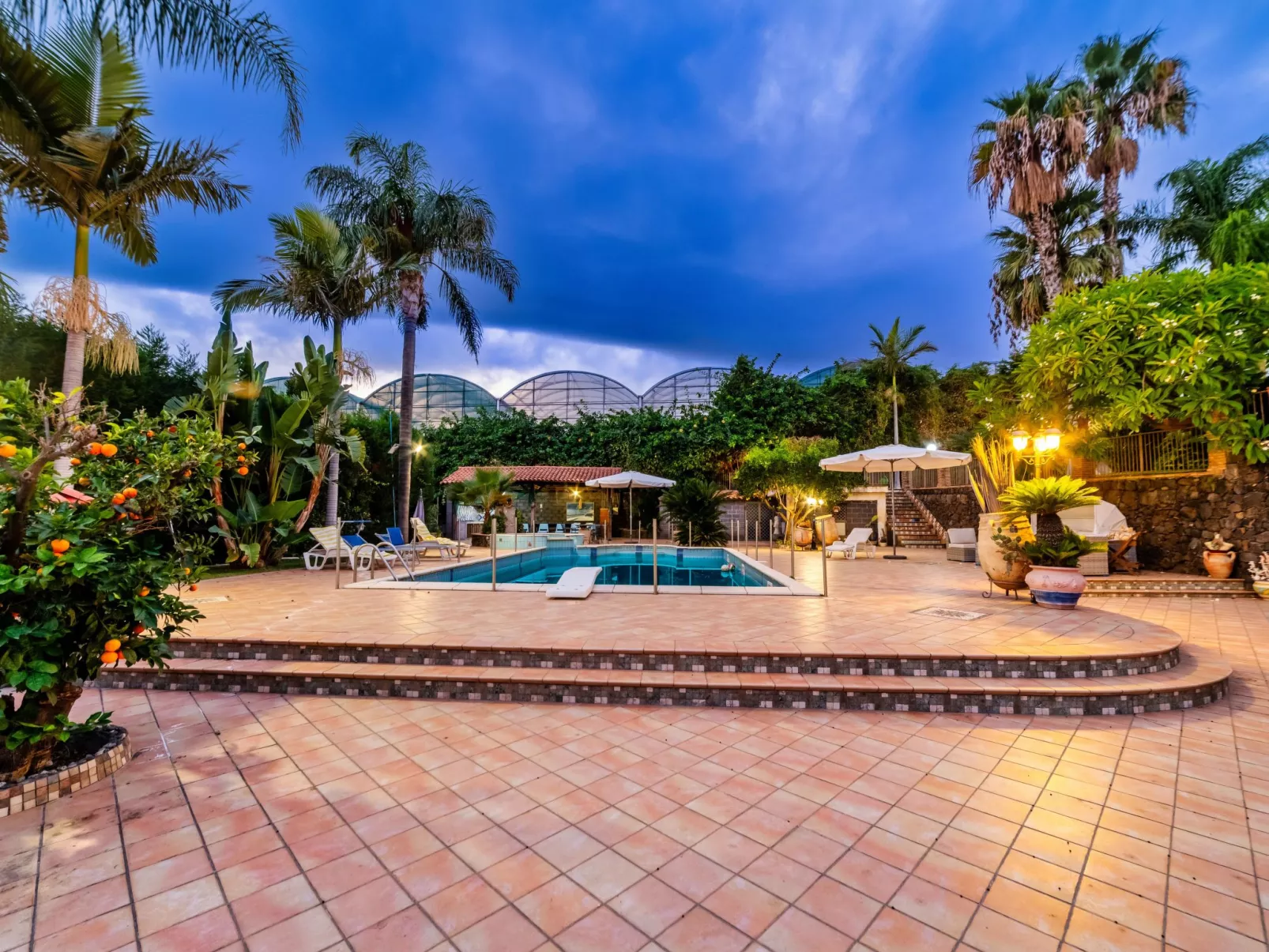 Für 10 Personen in Fiuefreddo di Sicilia, Sizilien (Ostküste von Sizilien)-Buiten