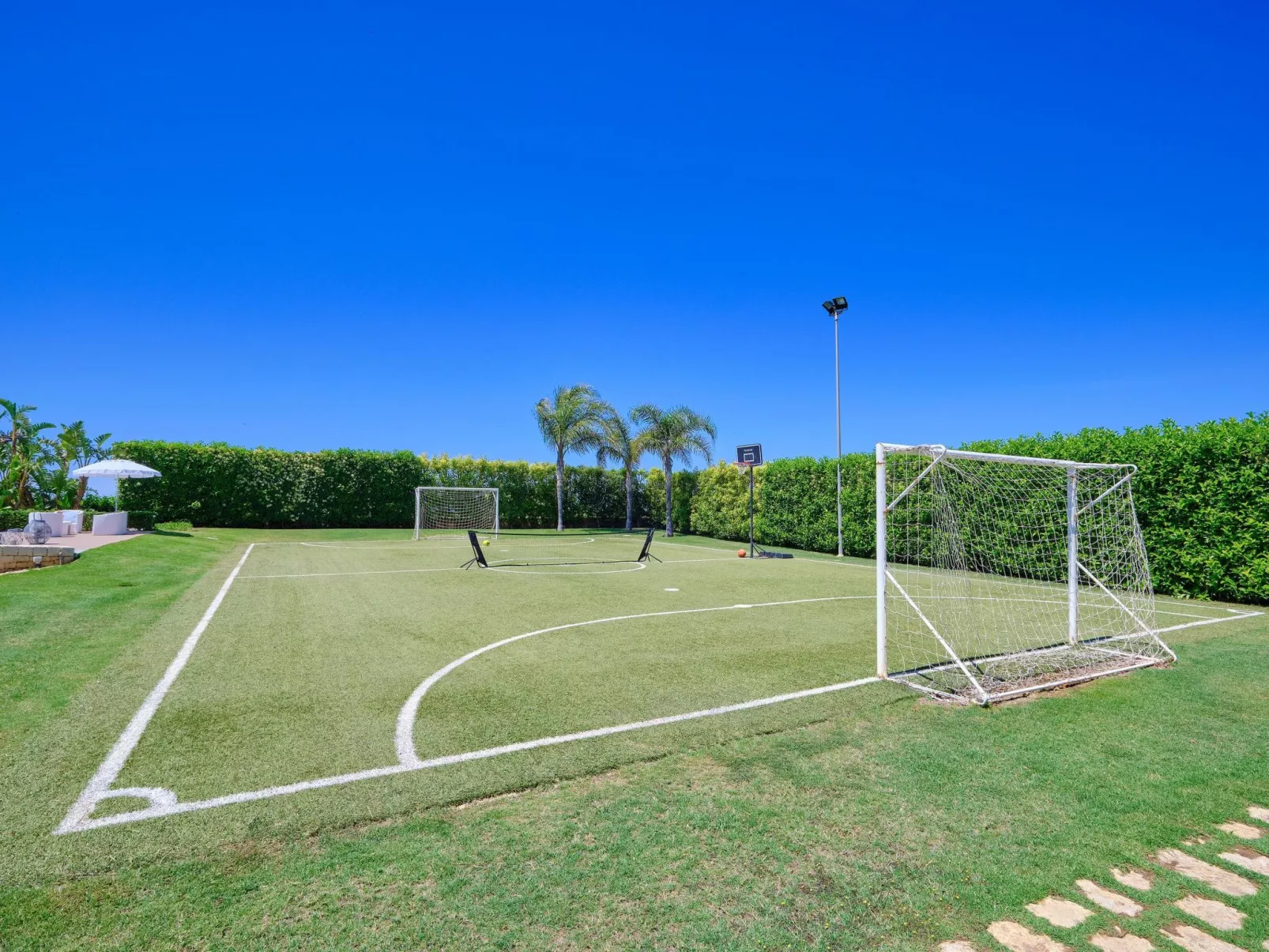 Anthea, Villa mit Pool und Fußball-Tennisplatz nur wenige Kilometer vom Strand-Image-tags.info