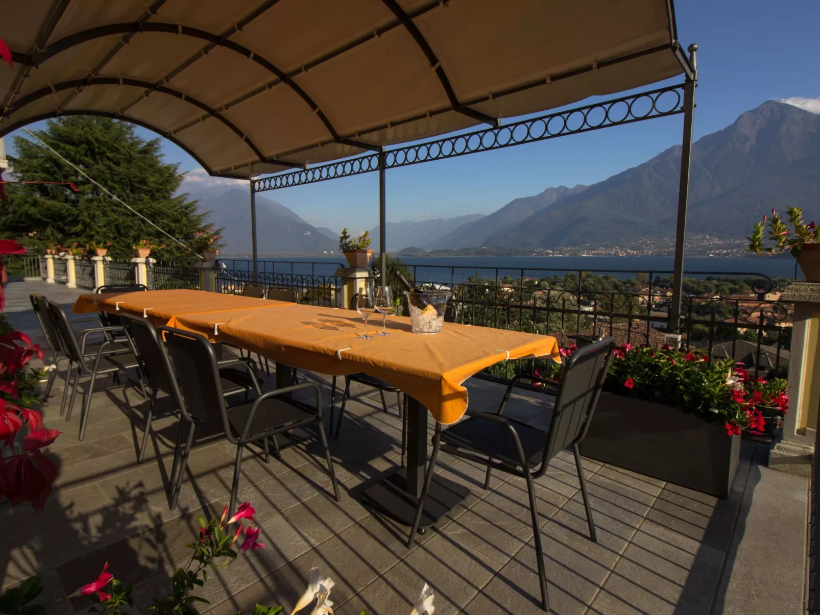 'Villa Perla del Lago-Buiten