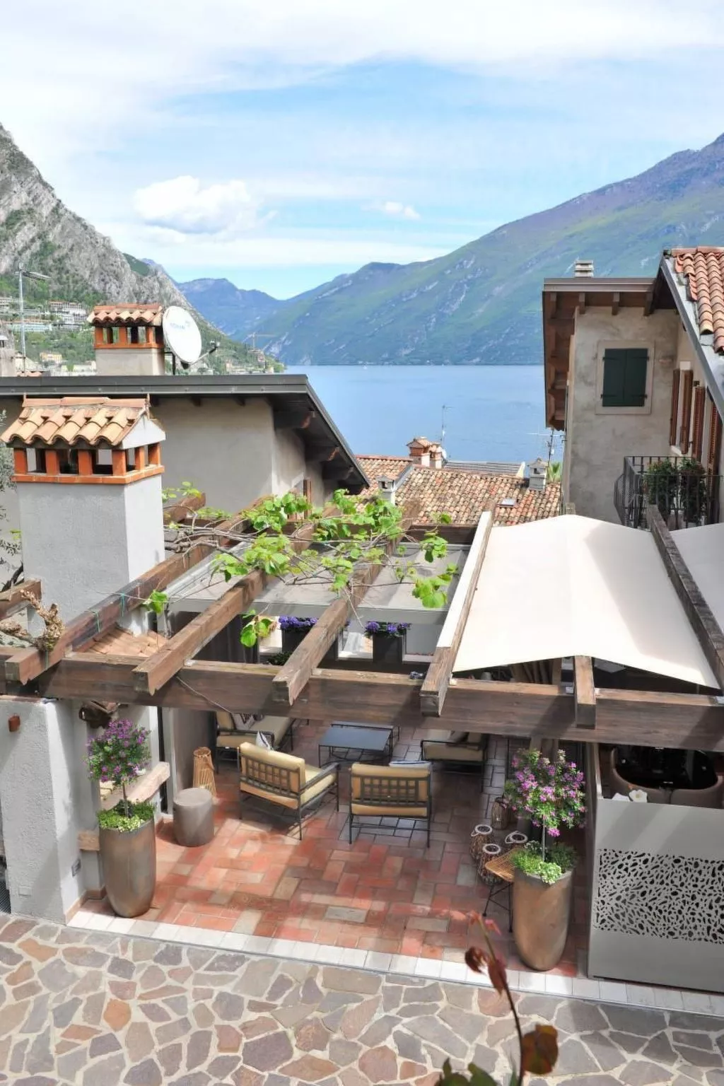 Große Wohnung in Limone Sul Garda mit Terrasse und Garten und Nah am Strand - Buiten