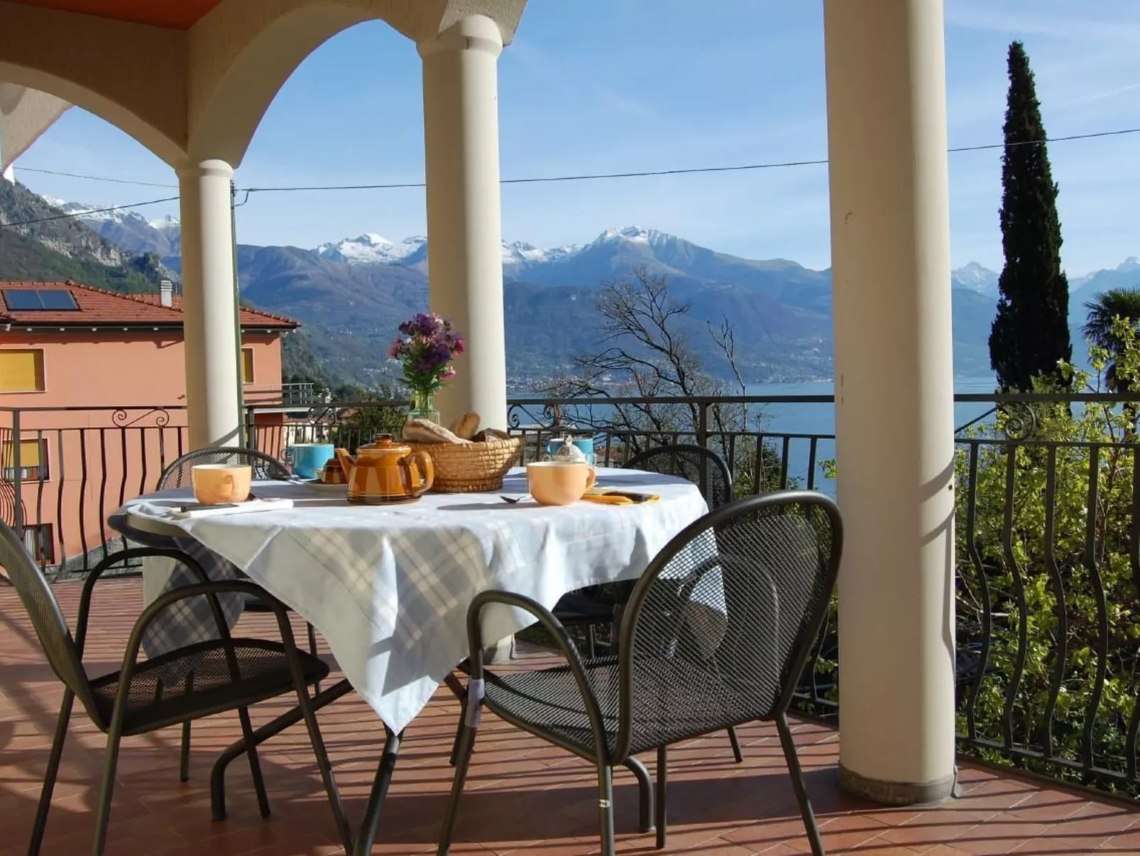 Wohnung Annetta mit Sicht auf See und Berge 75 m²-Image-tags.info