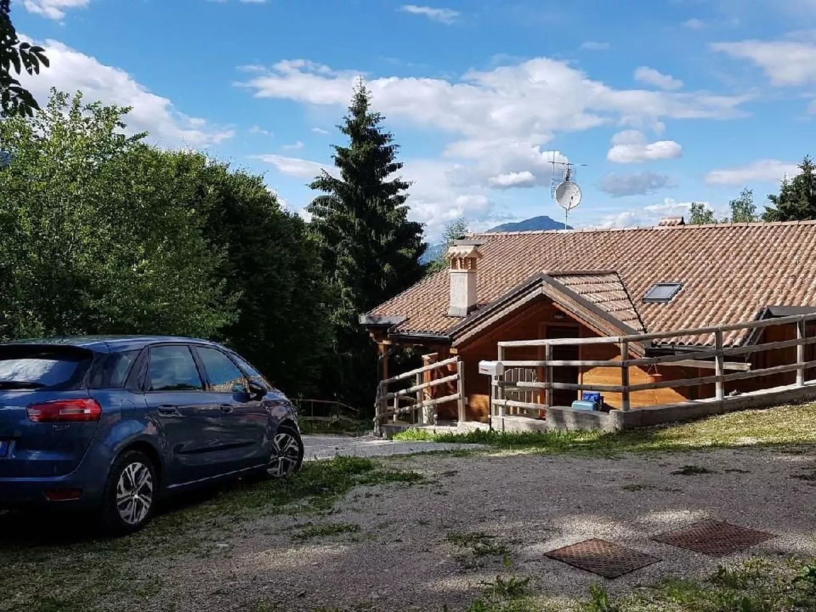 Berghütte mit Wasserblick-Buiten