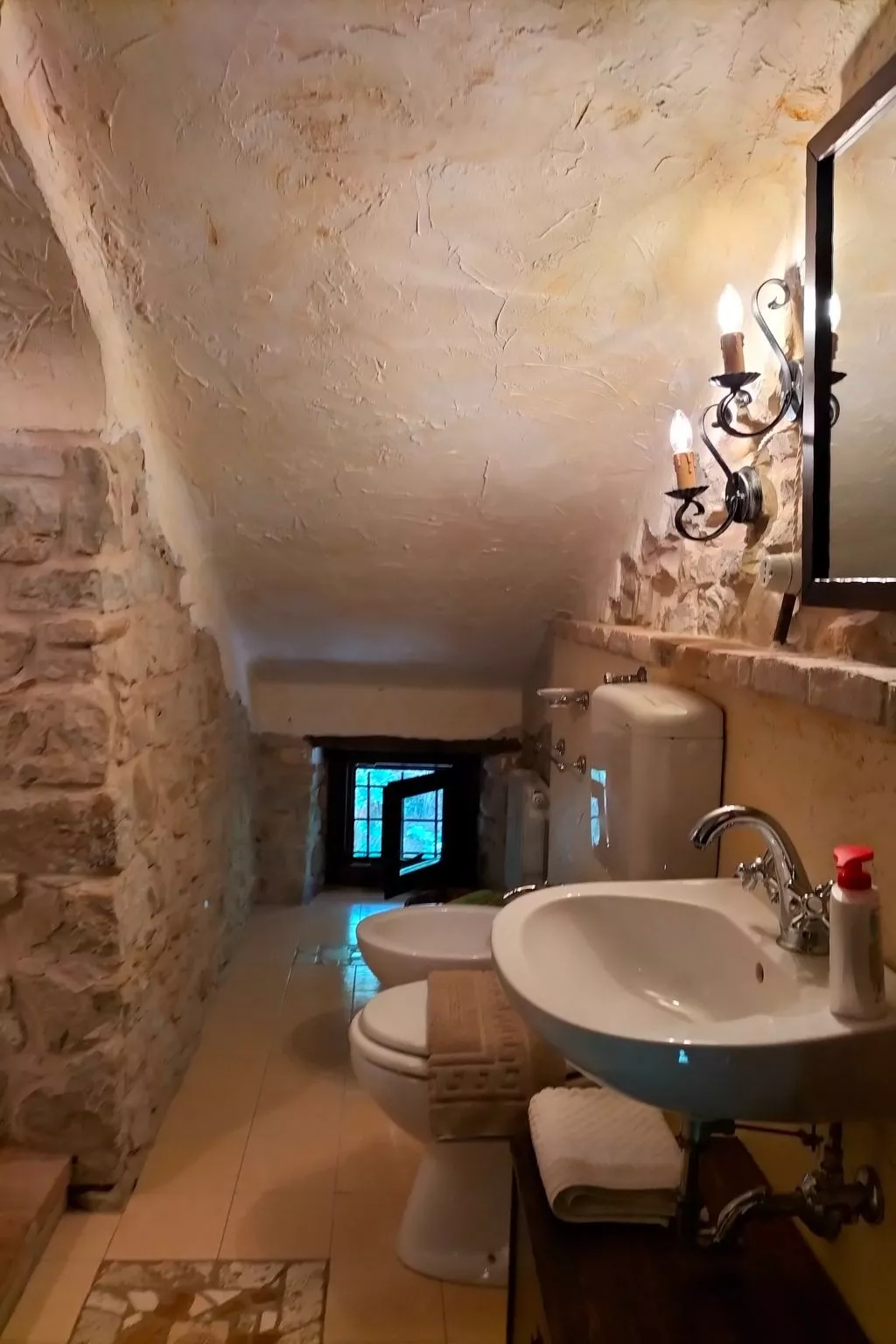 Charmantes Bauernhaus in Penna San Giovanni-Binnen