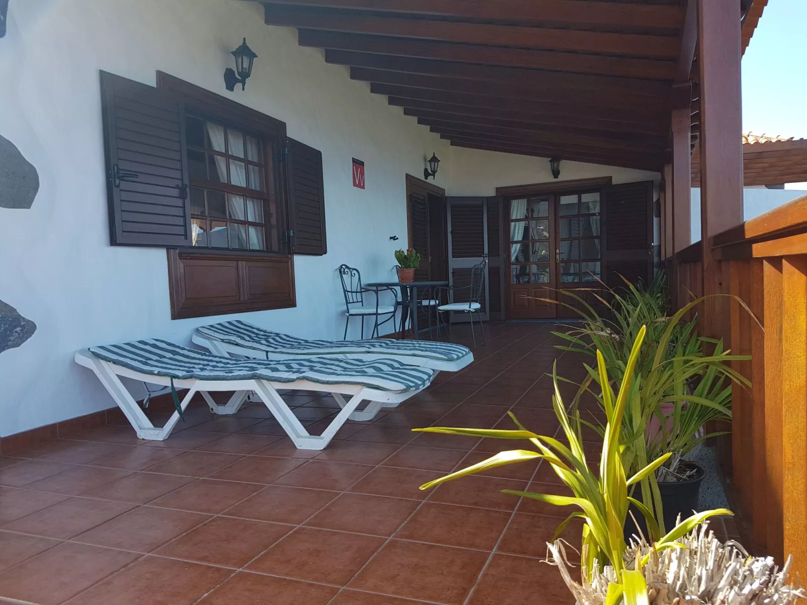 Mit Garten und wunderbarer Aussicht-Image-tags.info