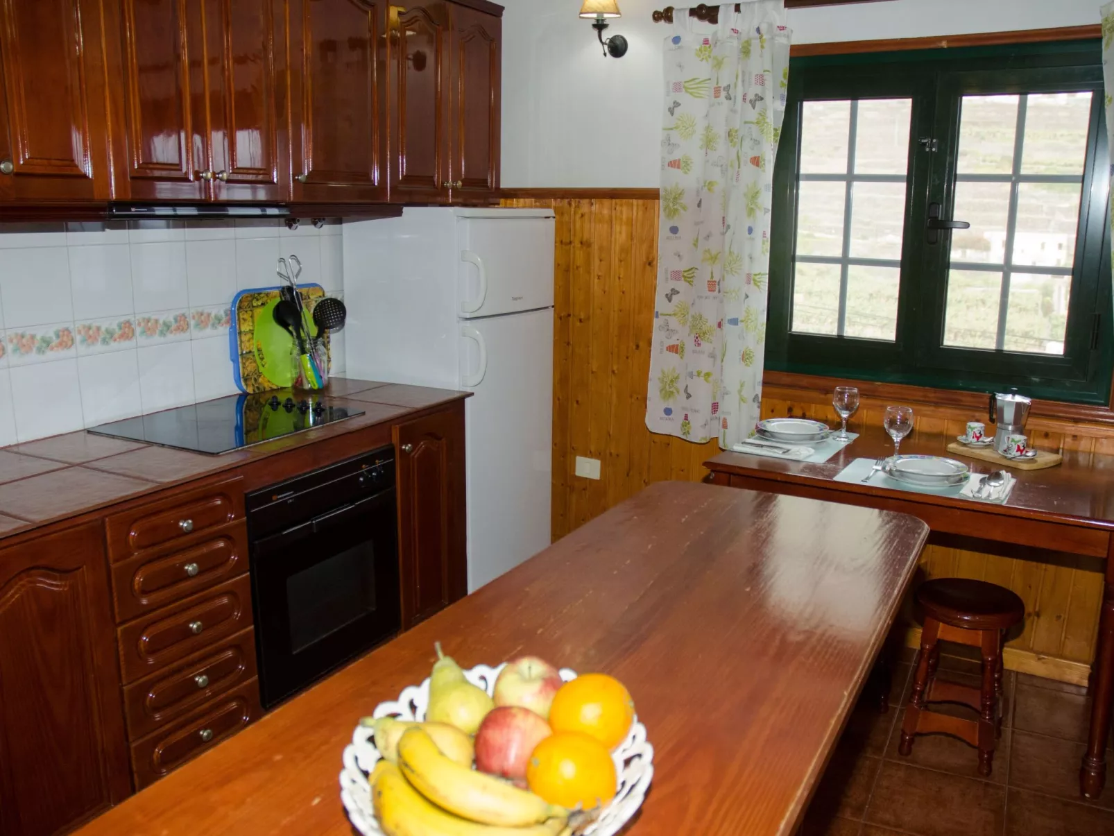 Ländliches Haus mit herrlichem Blick auf das Meer und das Tal.-Binnen