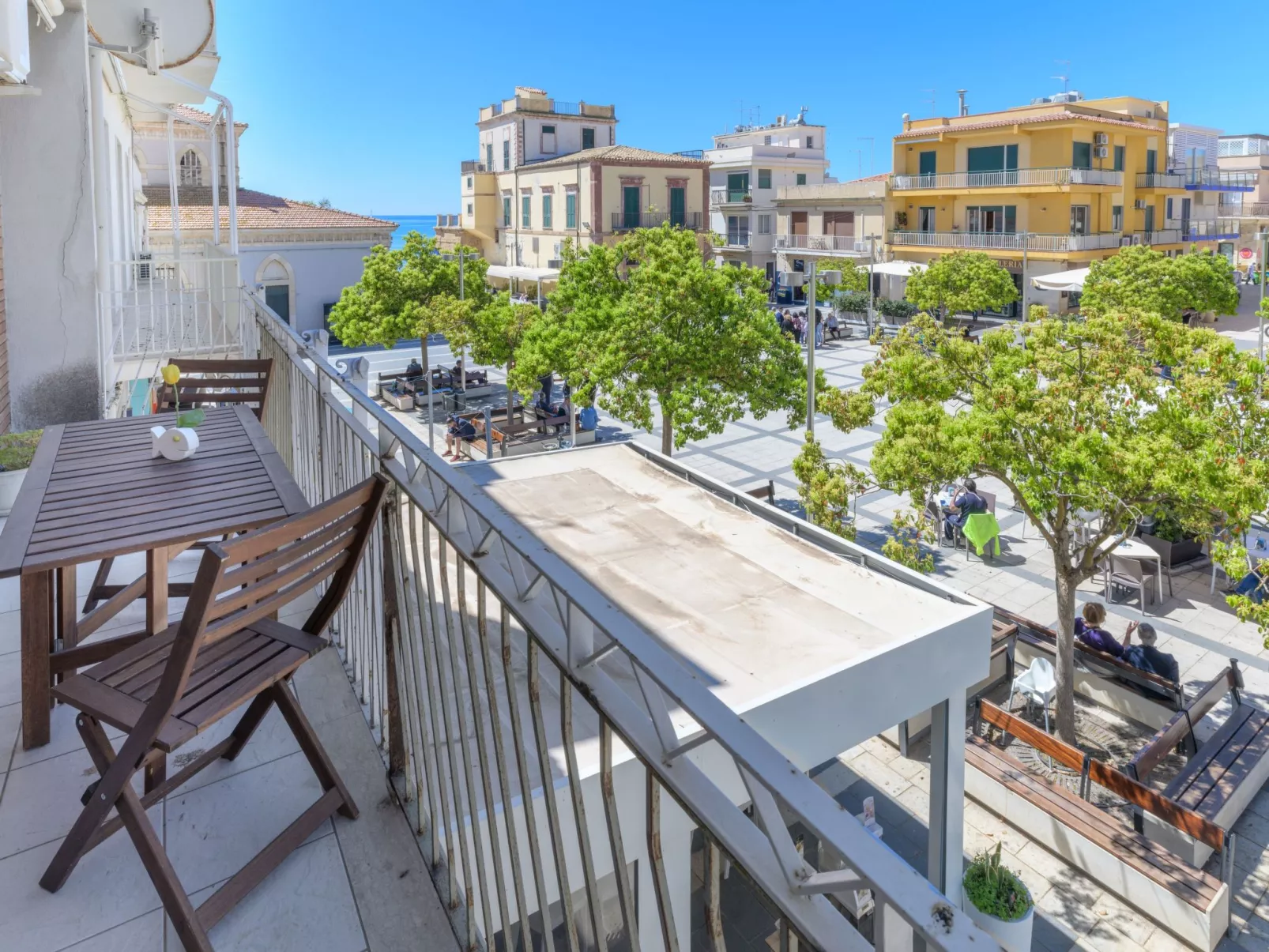 Talete, im Zentrum 40 m vom Strand entfernt-Buiten