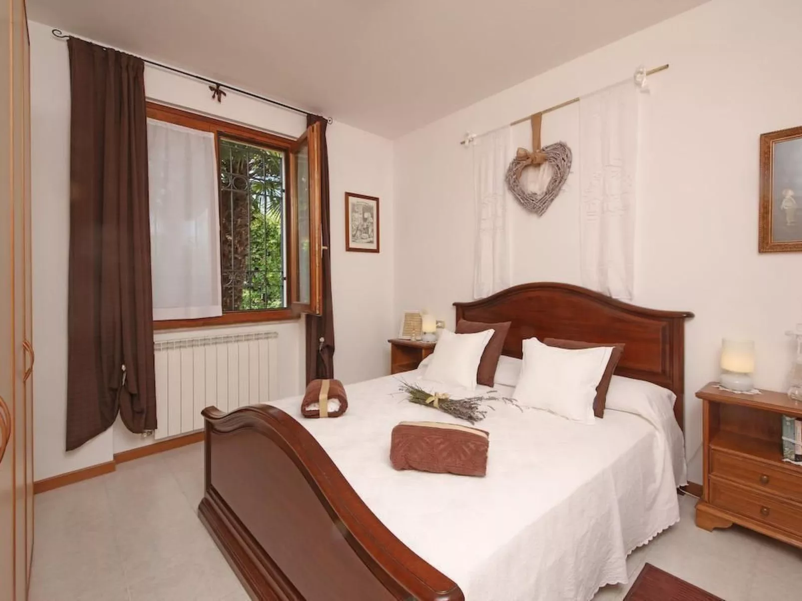 Wohnung mit Privatparkplatz und Aussicht-Binnen