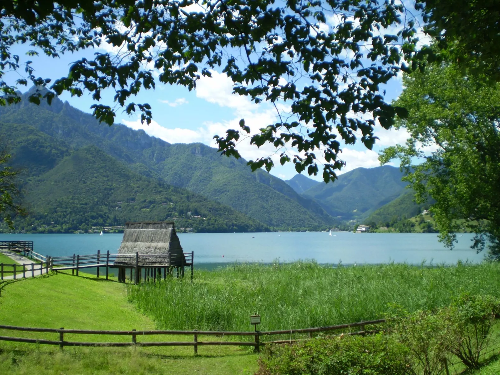 Wohnung im ersten Stock mit schönem Seeblick-Image-tags.info