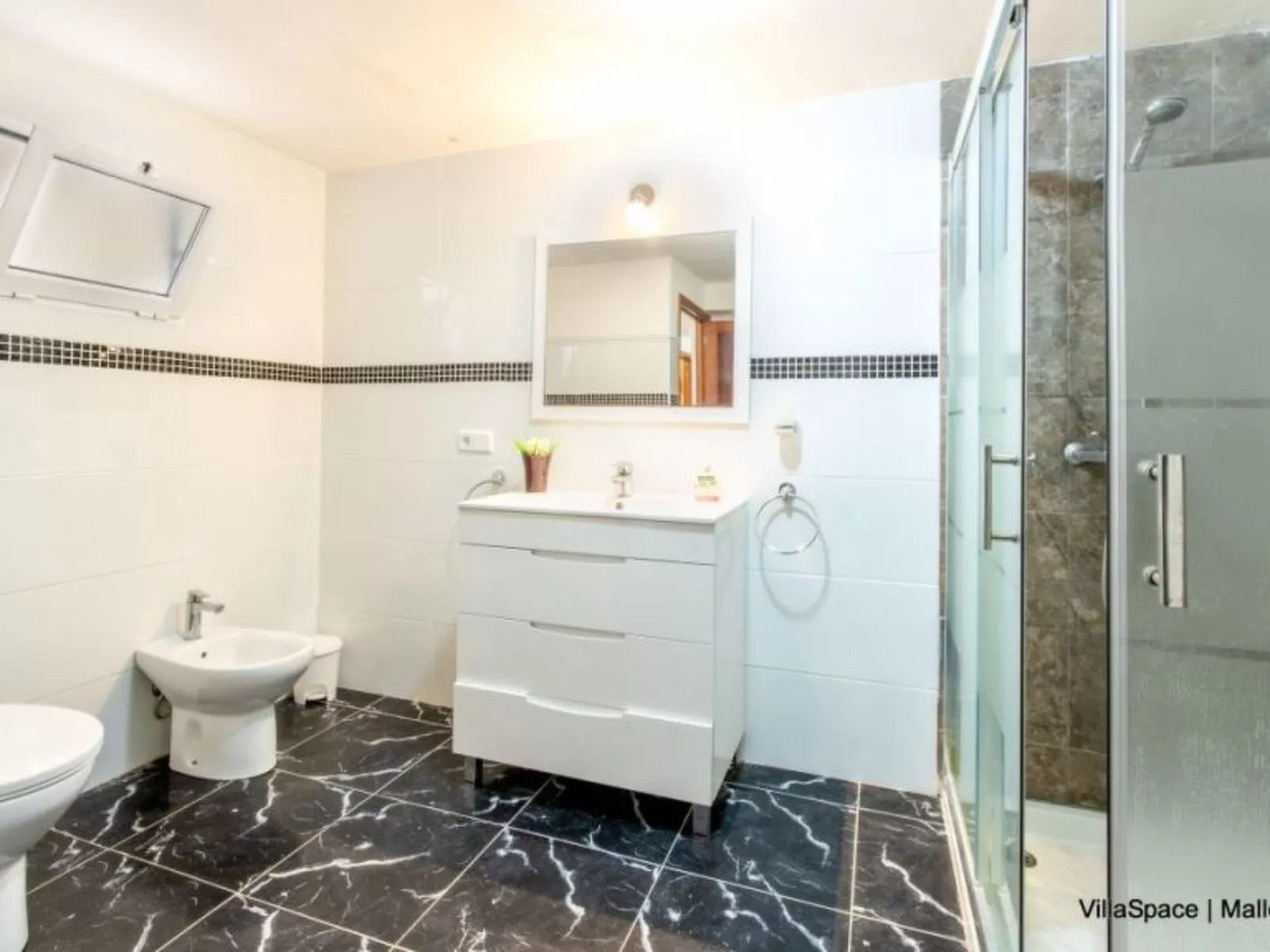 "Voramar Baix" mit Terrasse-Image-tags.info