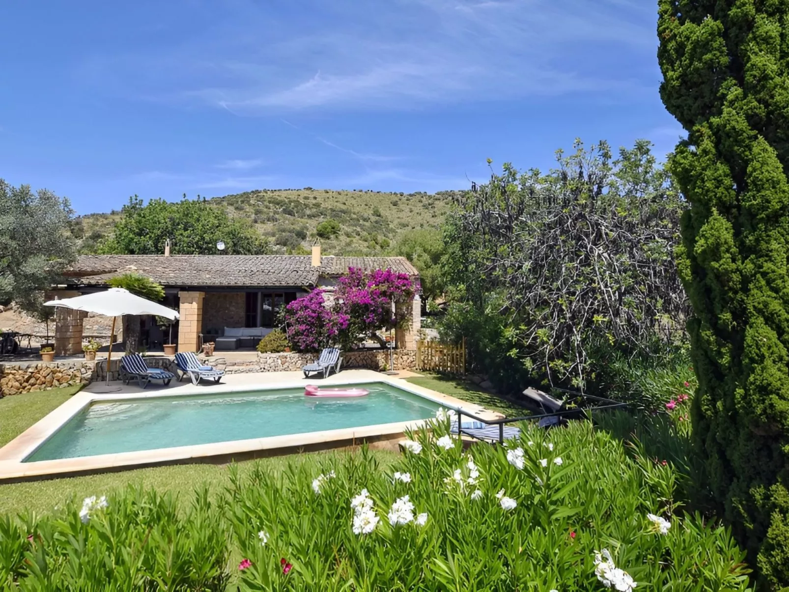 Finca mit Bergblick, Schwimmbad und Klimaanlage.-Buiten