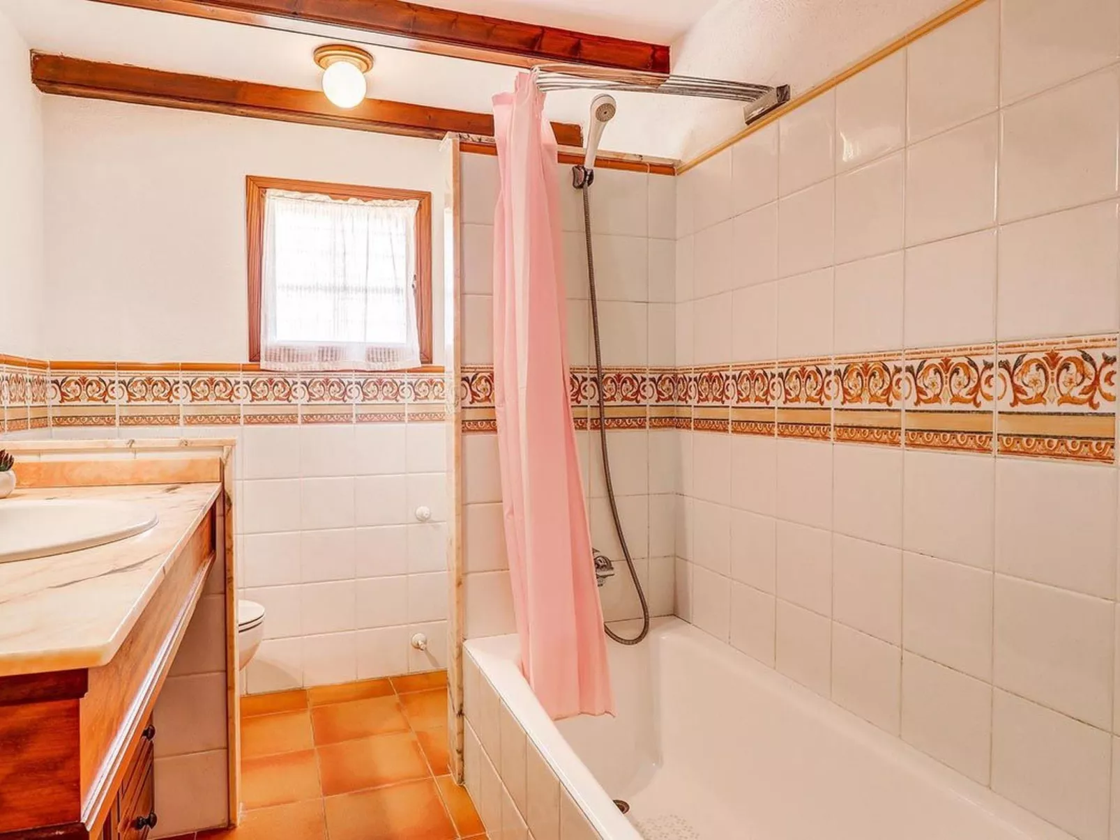 "Joan" mit privatem Pool-Image-tags.info