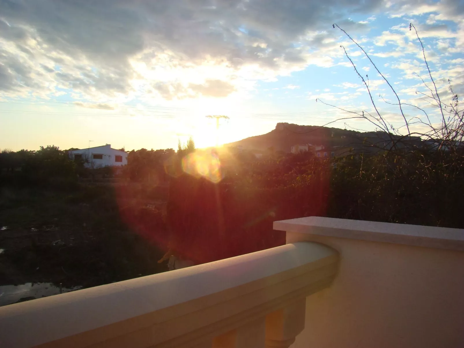 Casa Aina mit Pool und Sonnenterrasse-Buiten