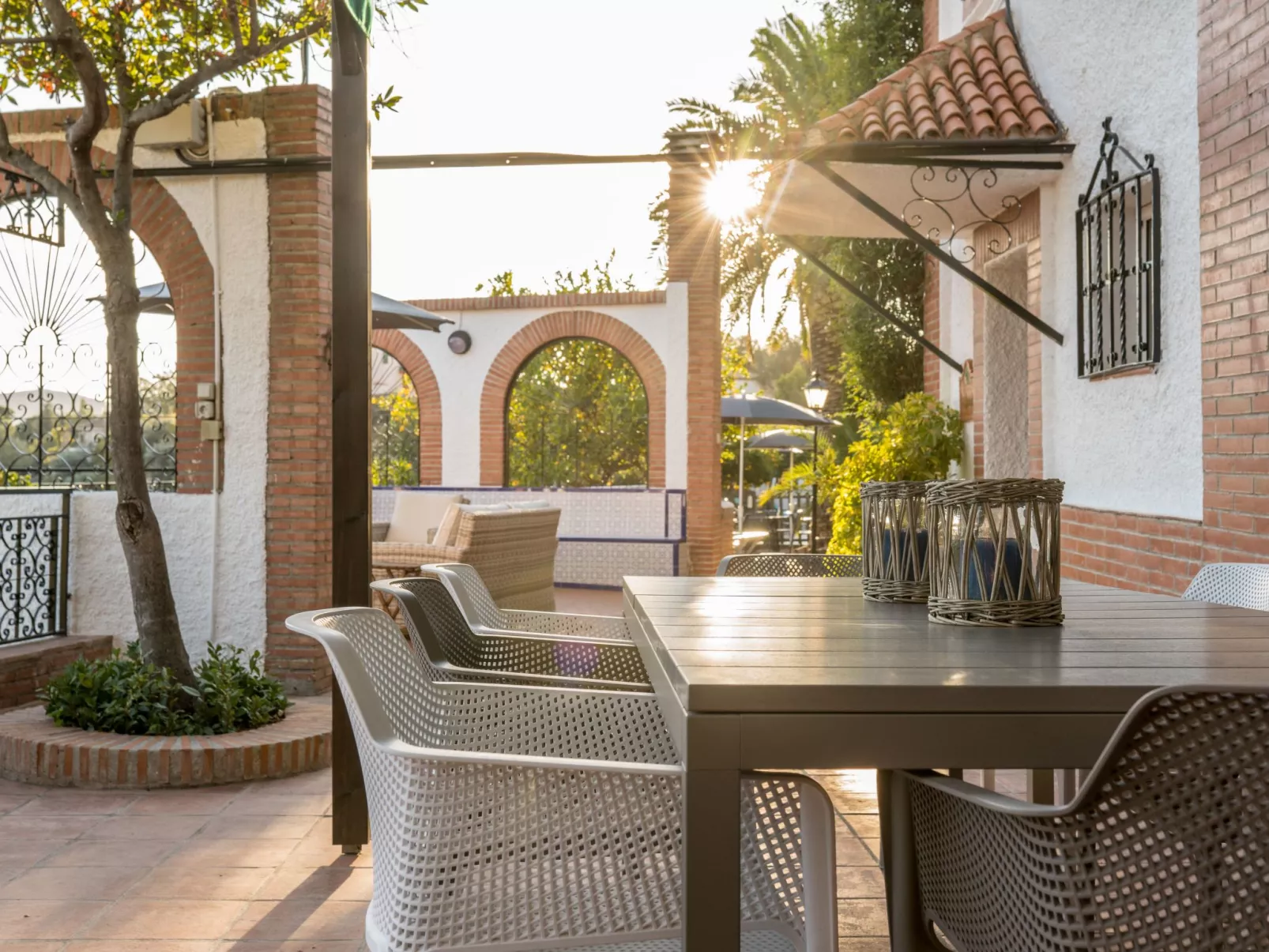 Hütte mit Terrasse-Buiten