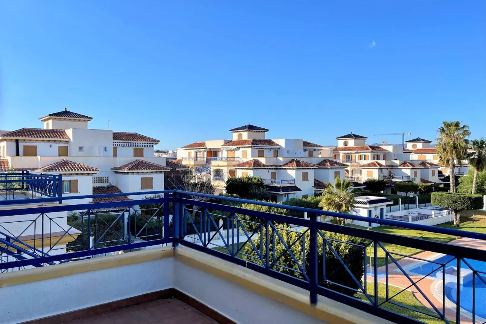 Apartamento planta 1ª o 2ª con terraza-Terrasbalkon