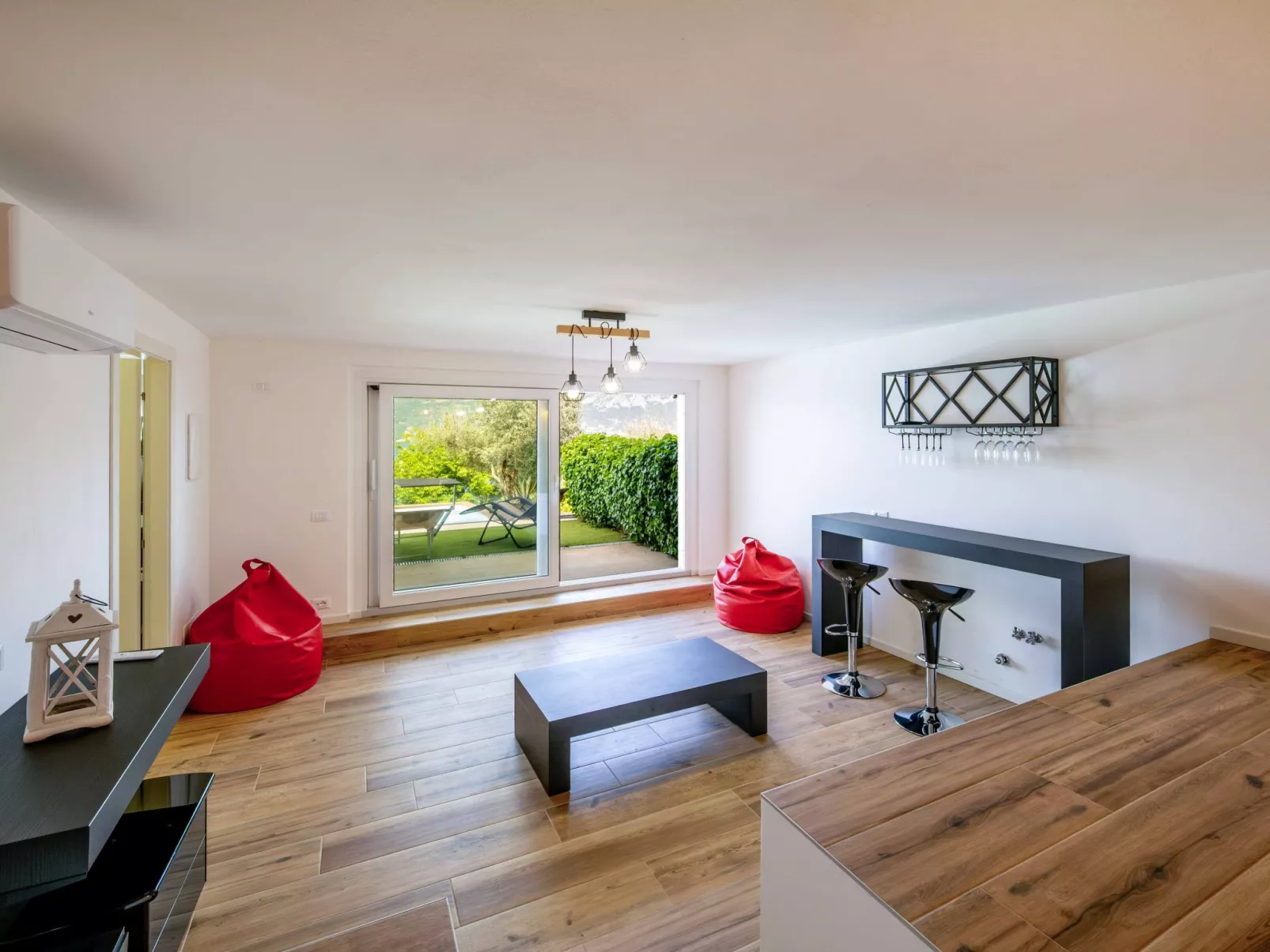 Privater Pool und herrlicher Seeblick-Image-tags.info