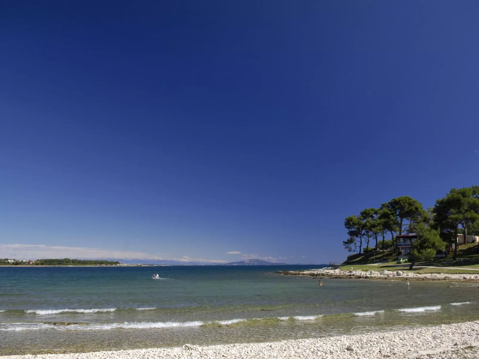 Villa mit Garten, Grill und Terrasse-Buiten