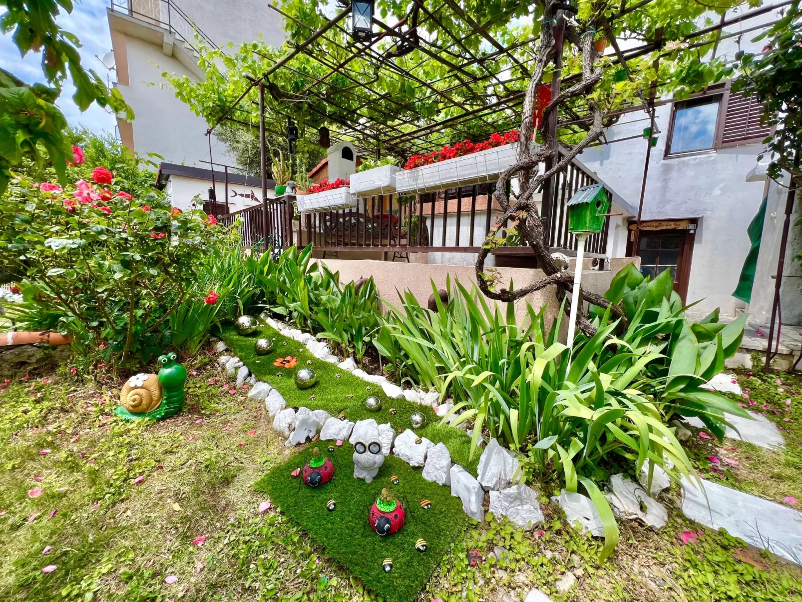 Mit eigenem Garten und Grill-Buiten