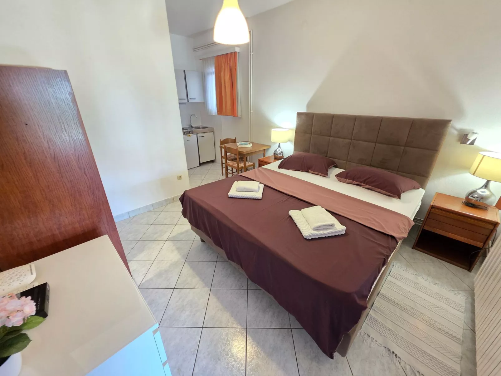 Studio-Apartment mit Terrasse-Binnen