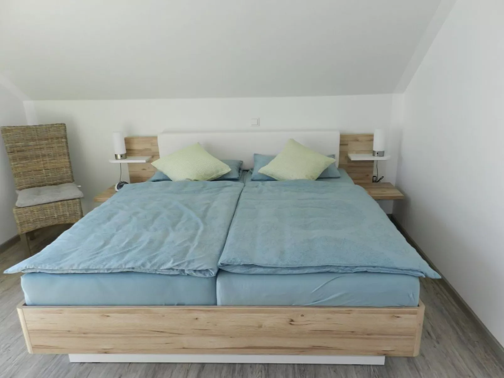 In Burhave mit Kleinem Garten-Binnen