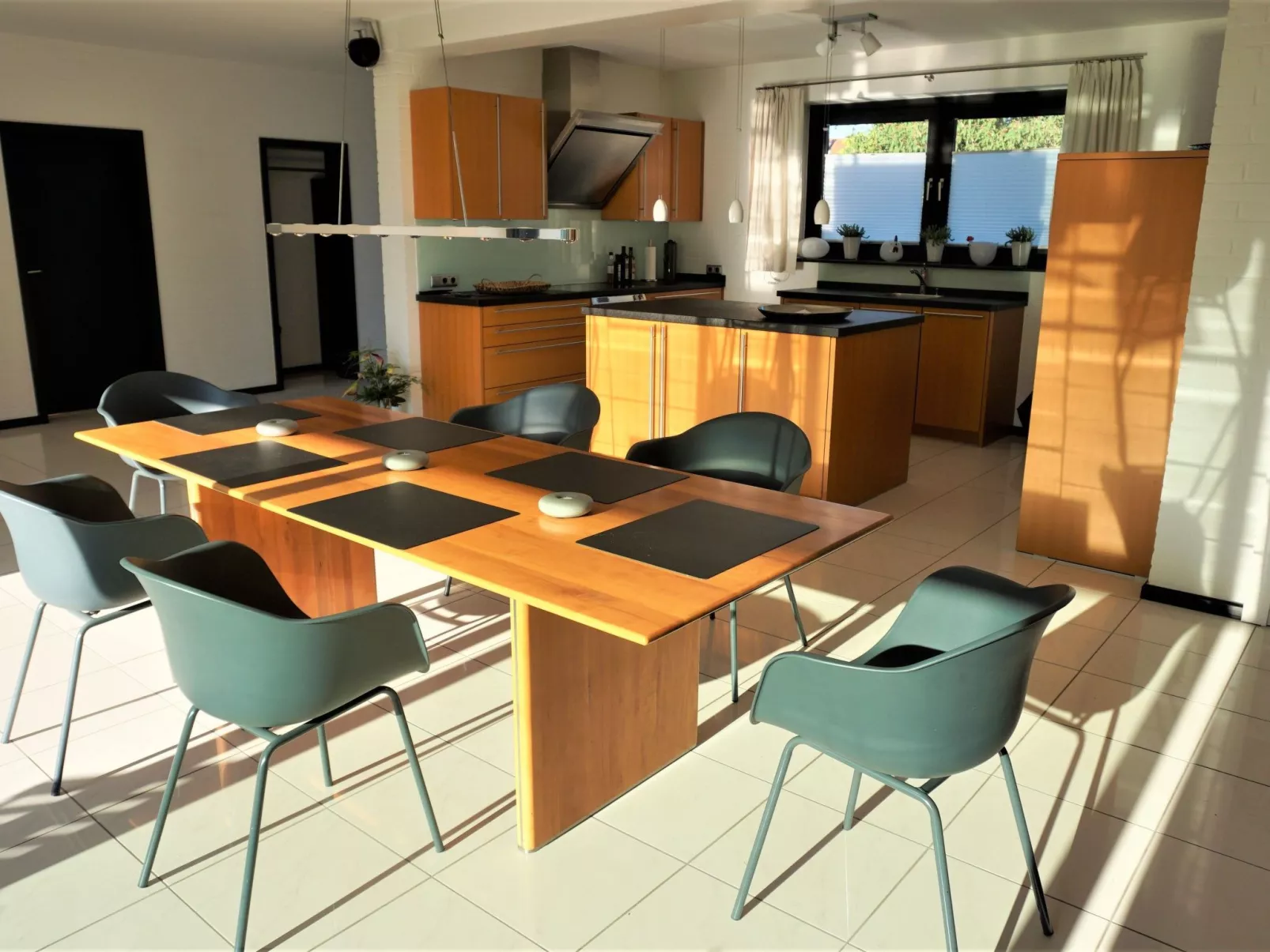 Großzügiges Haus mit traumhafter Gartenanlage-Binnen