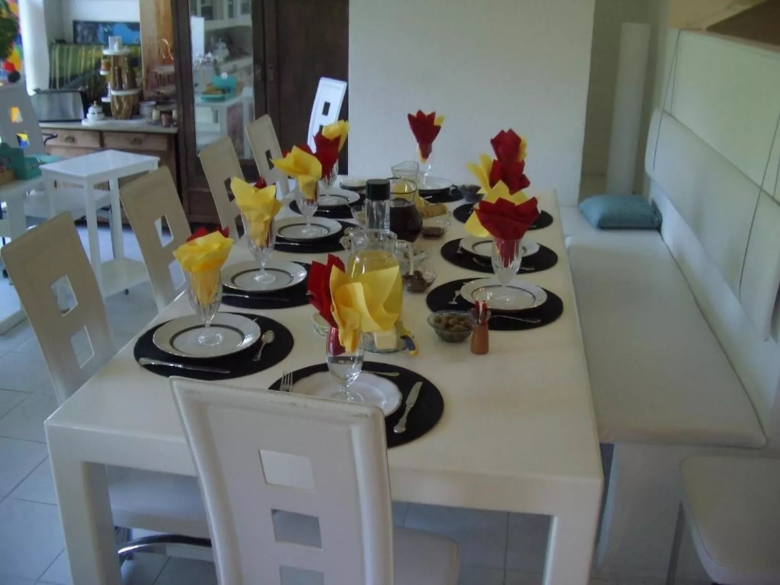 Black & White-Binnen