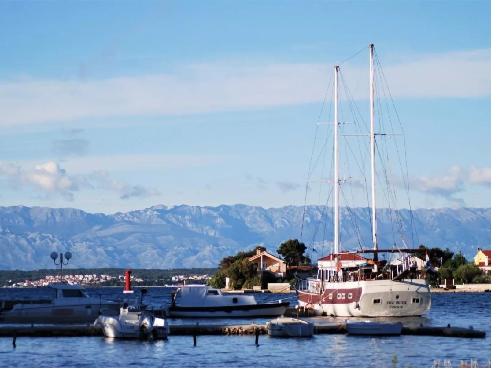 Rustikales Haus in Lukoran mit privatem Parkplatz-Buiten