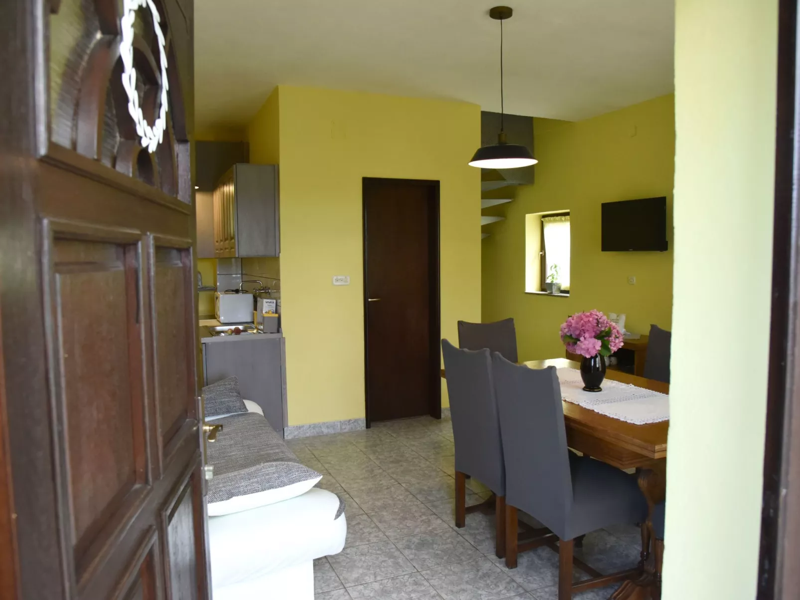 Hütte mit Garten, Grill und Terrasse-Binnen