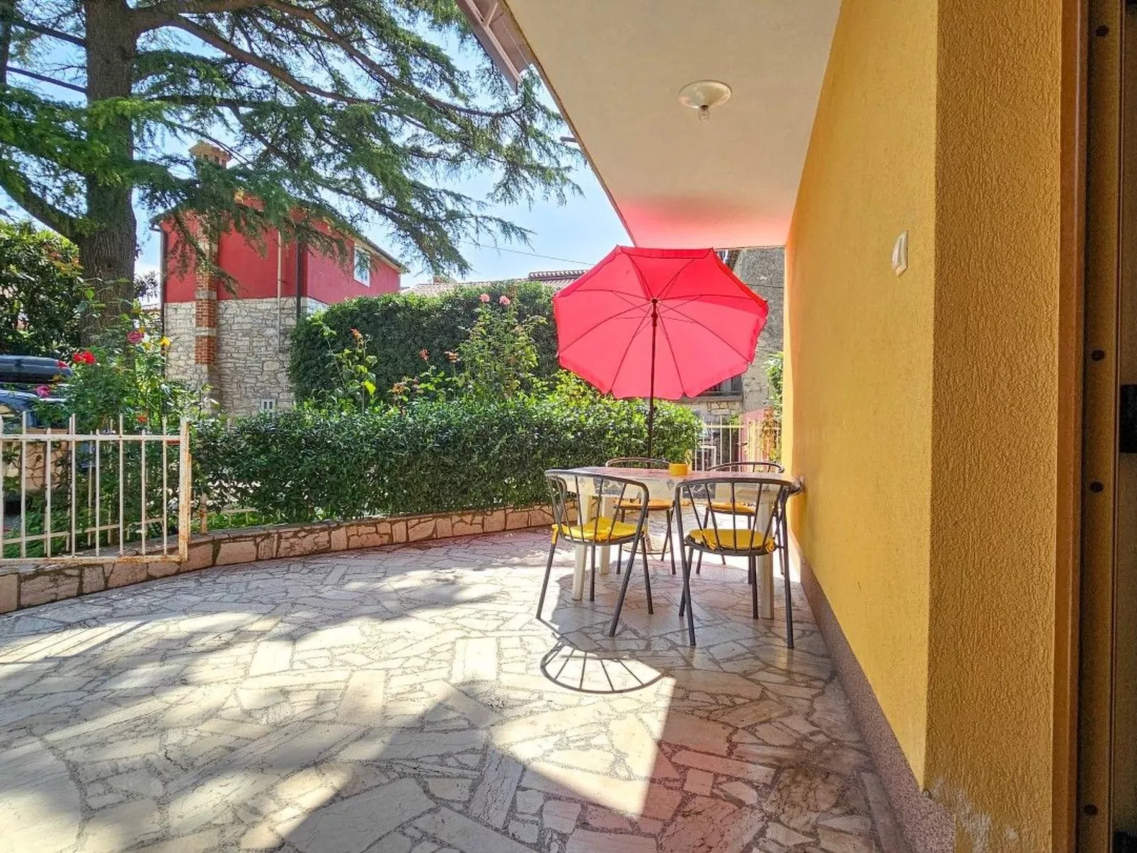 Wohnung in der Altstadt mit Terrasse und Parkplatz - Buiten