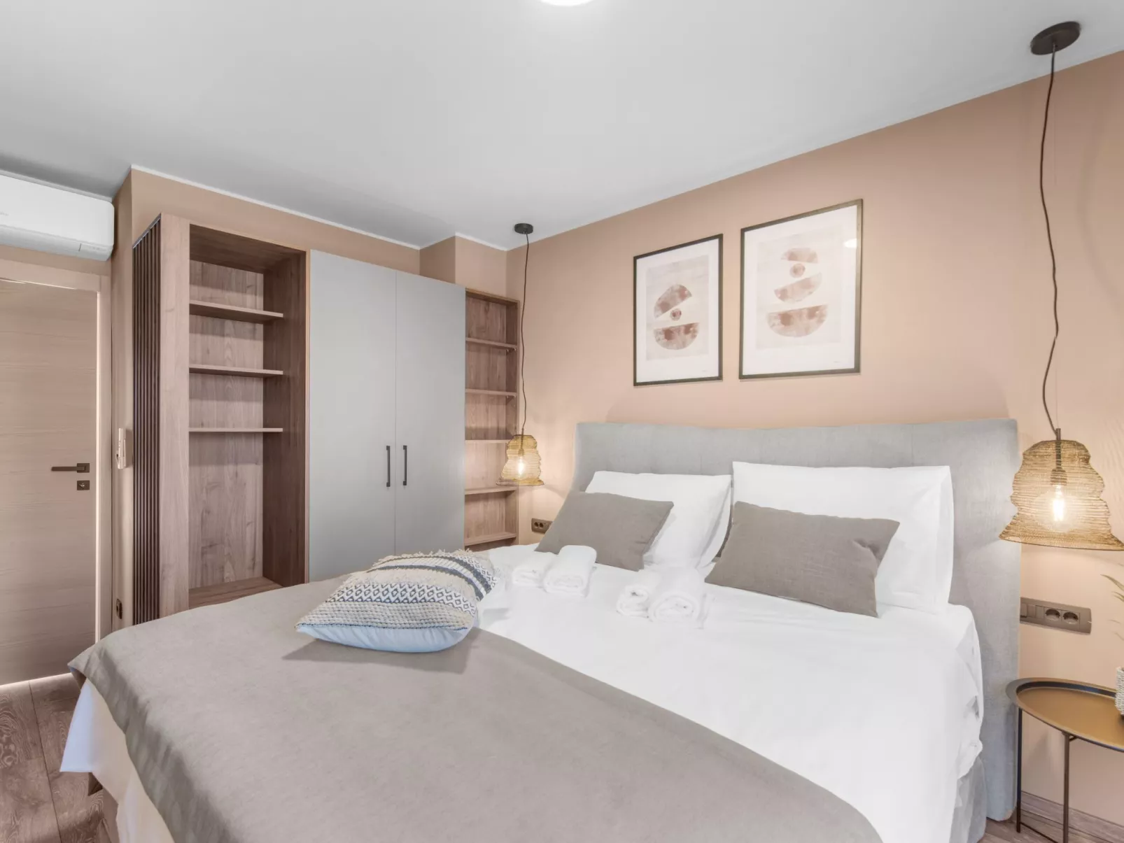 Villa Querchus Penthouse 8 partment mit Jacuzzi-Binnen