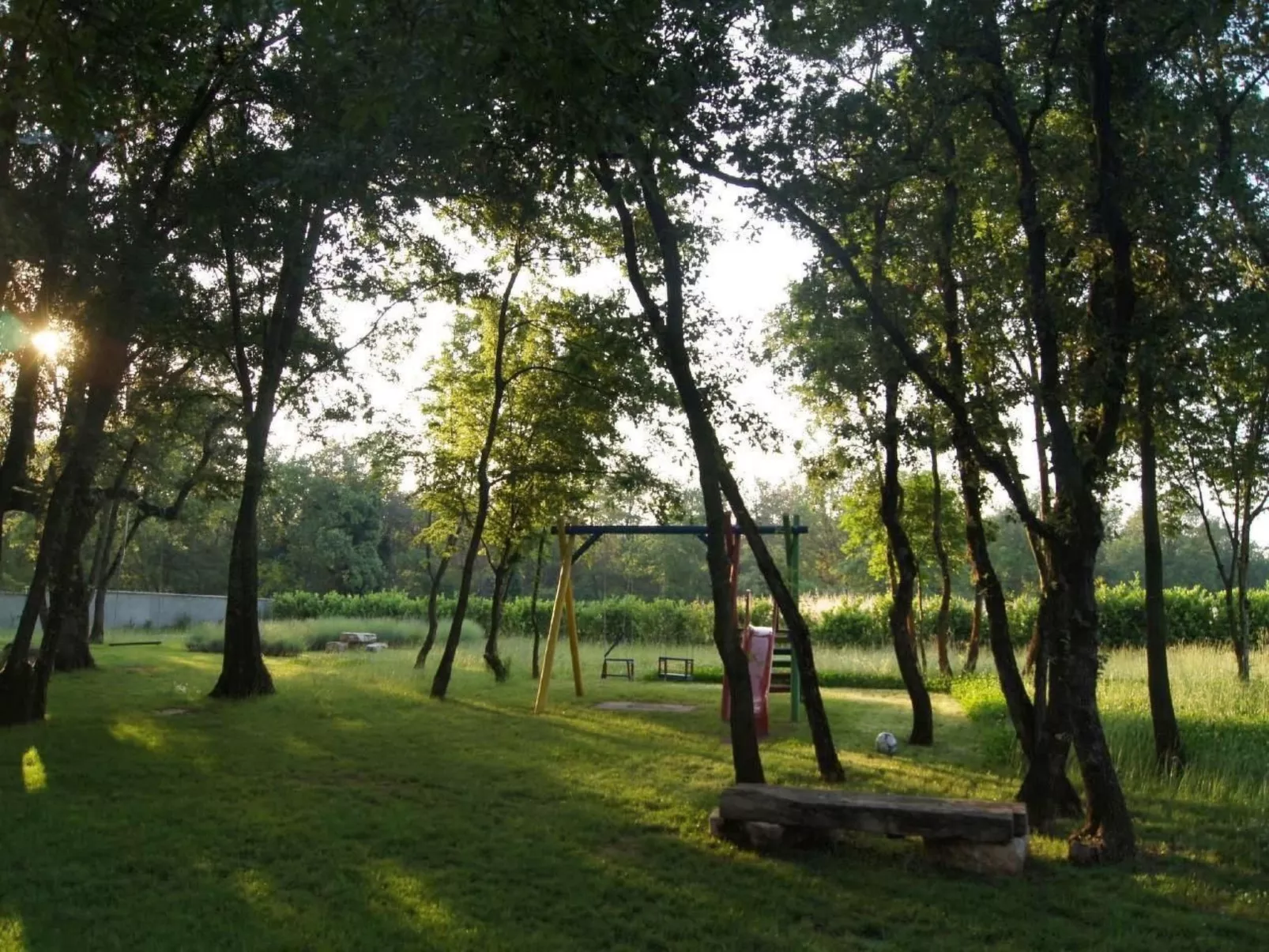 In Karigador mit Terrasse, Whirlpool und Garten-Buiten