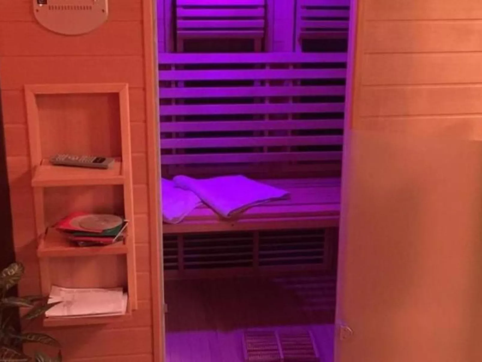 Leons Holiday Homes-Binnen