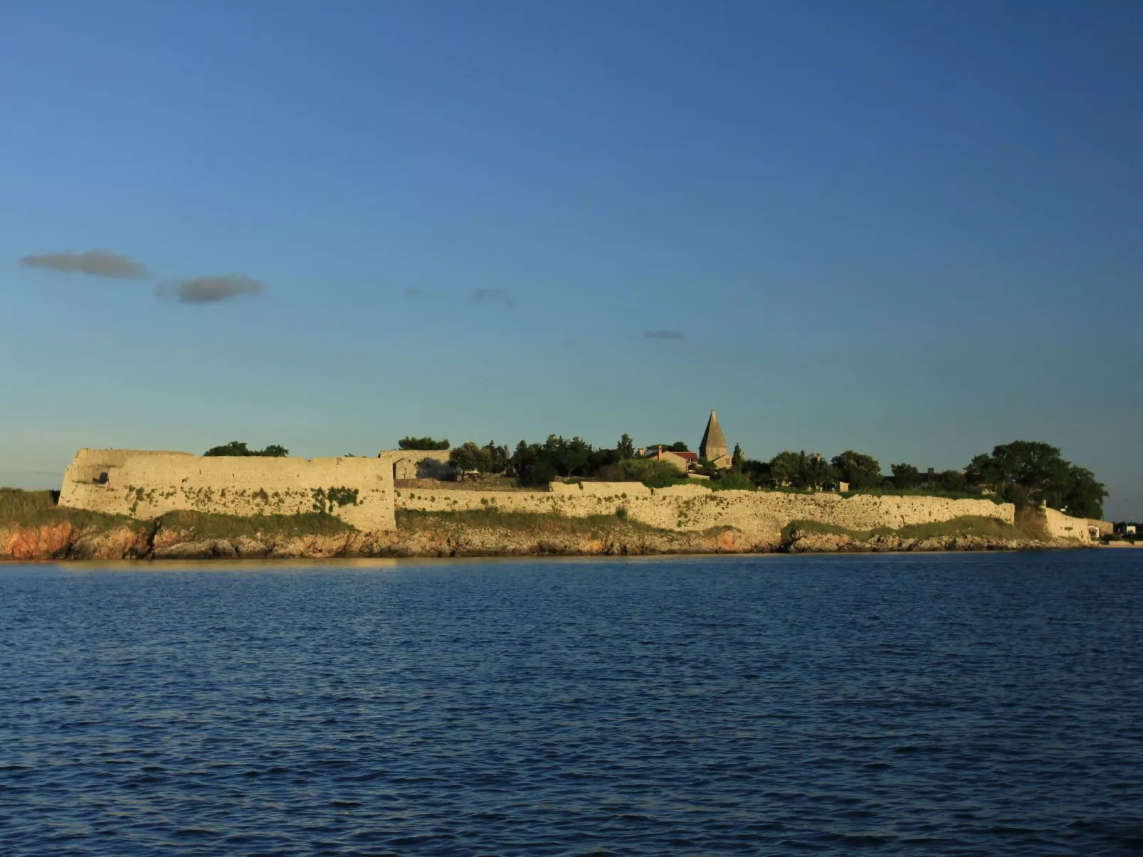 In Osor mit Privatem Pool-Buiten