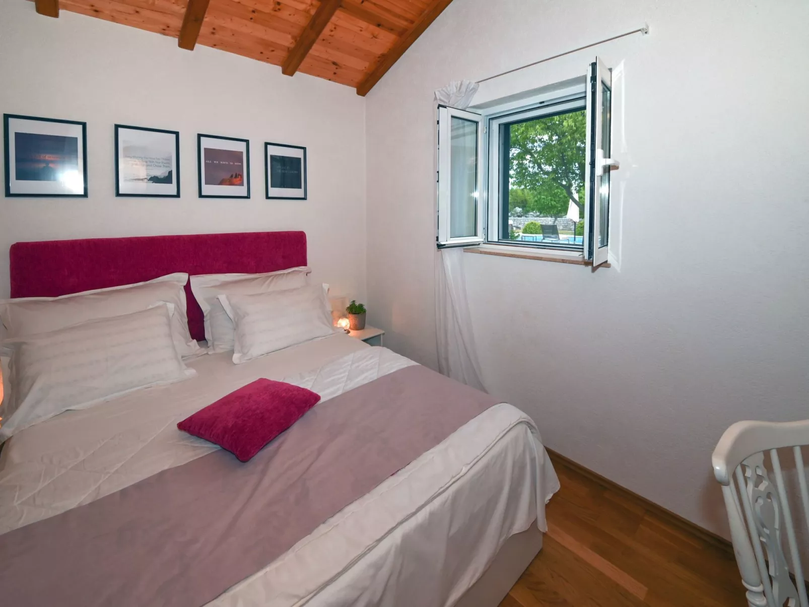 Freistehendes Ferienhaus in Duge Njive mit Privatem Pool-Binnen