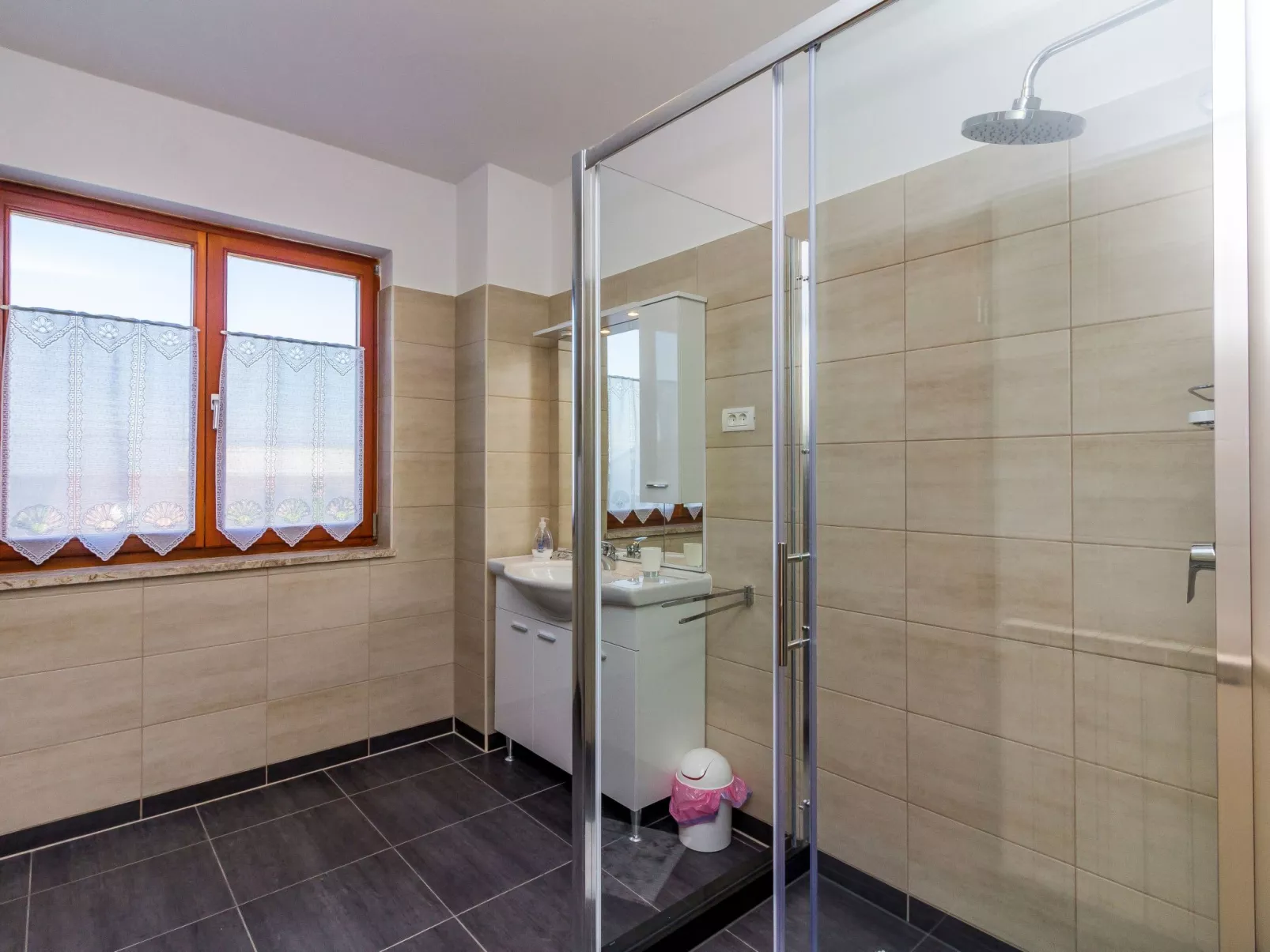 Haus in Vinkuran mit Pool und Bergblick-Binnen