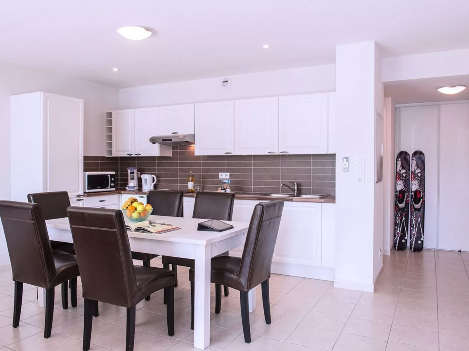 Mit Blick auf das Wasser