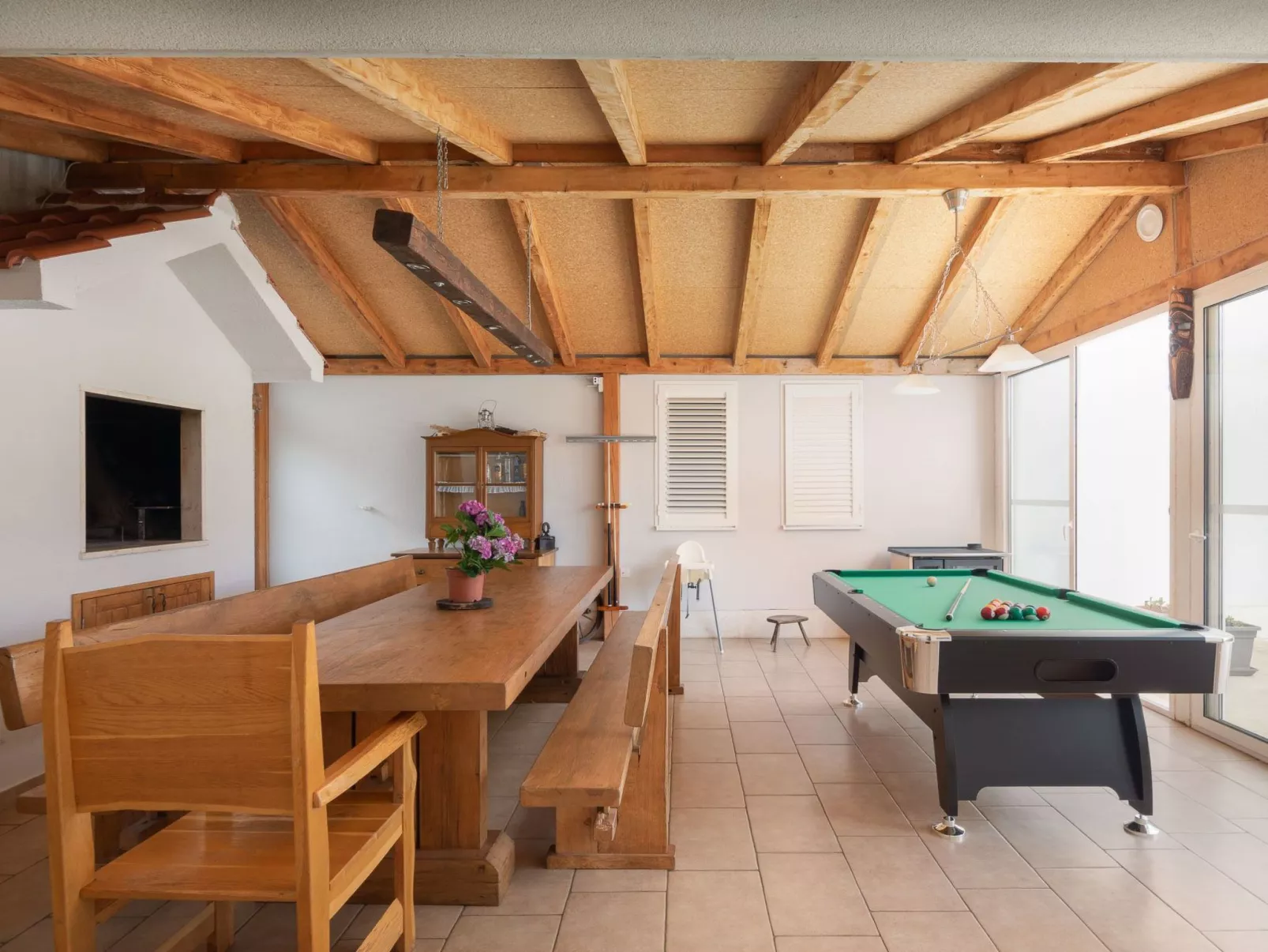 In Dugopolje mit Beheiztem Pool-Binnen