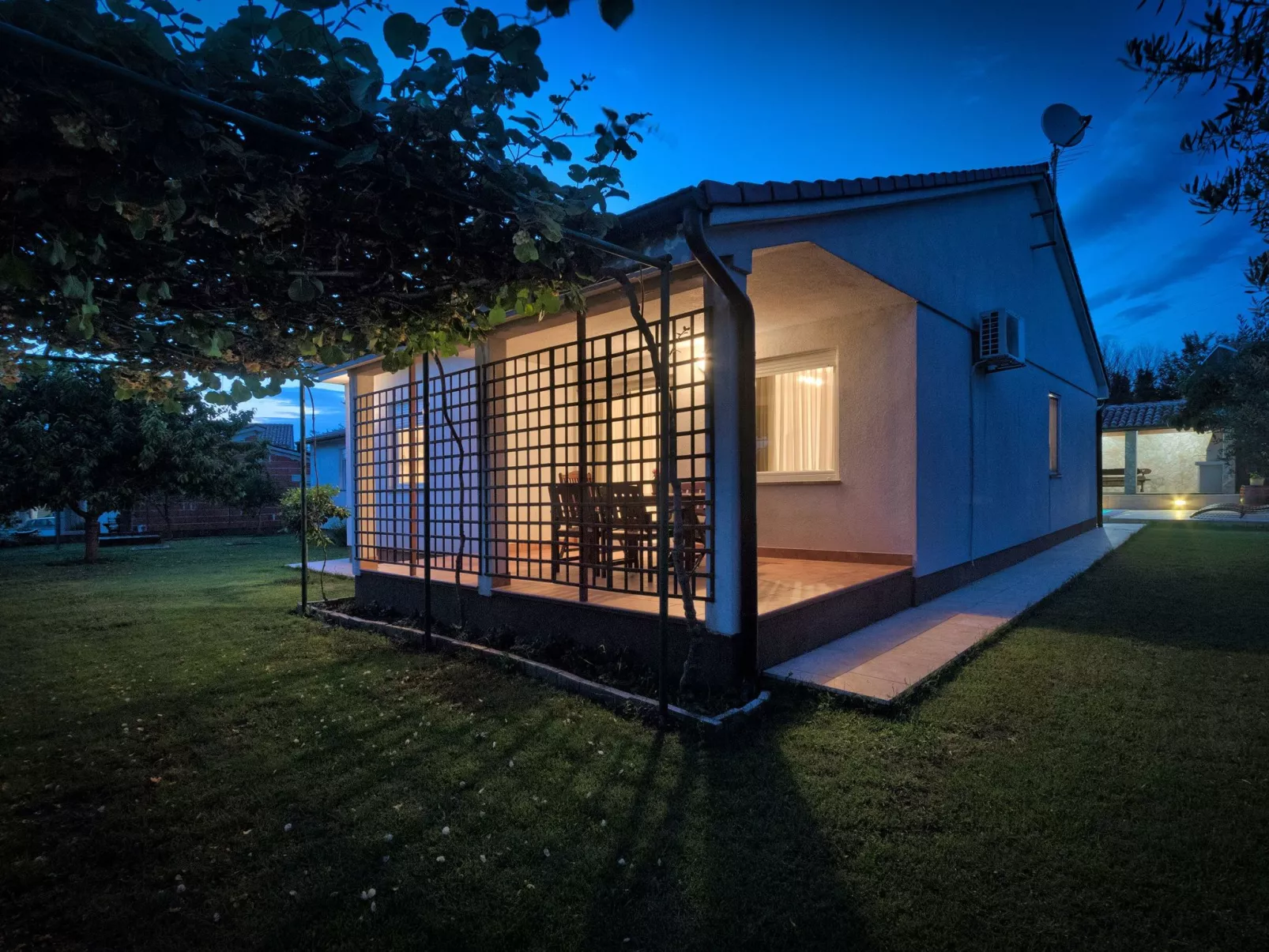 Haus Daniela mit überdachter Terrasse und Pool-Image-tags.info