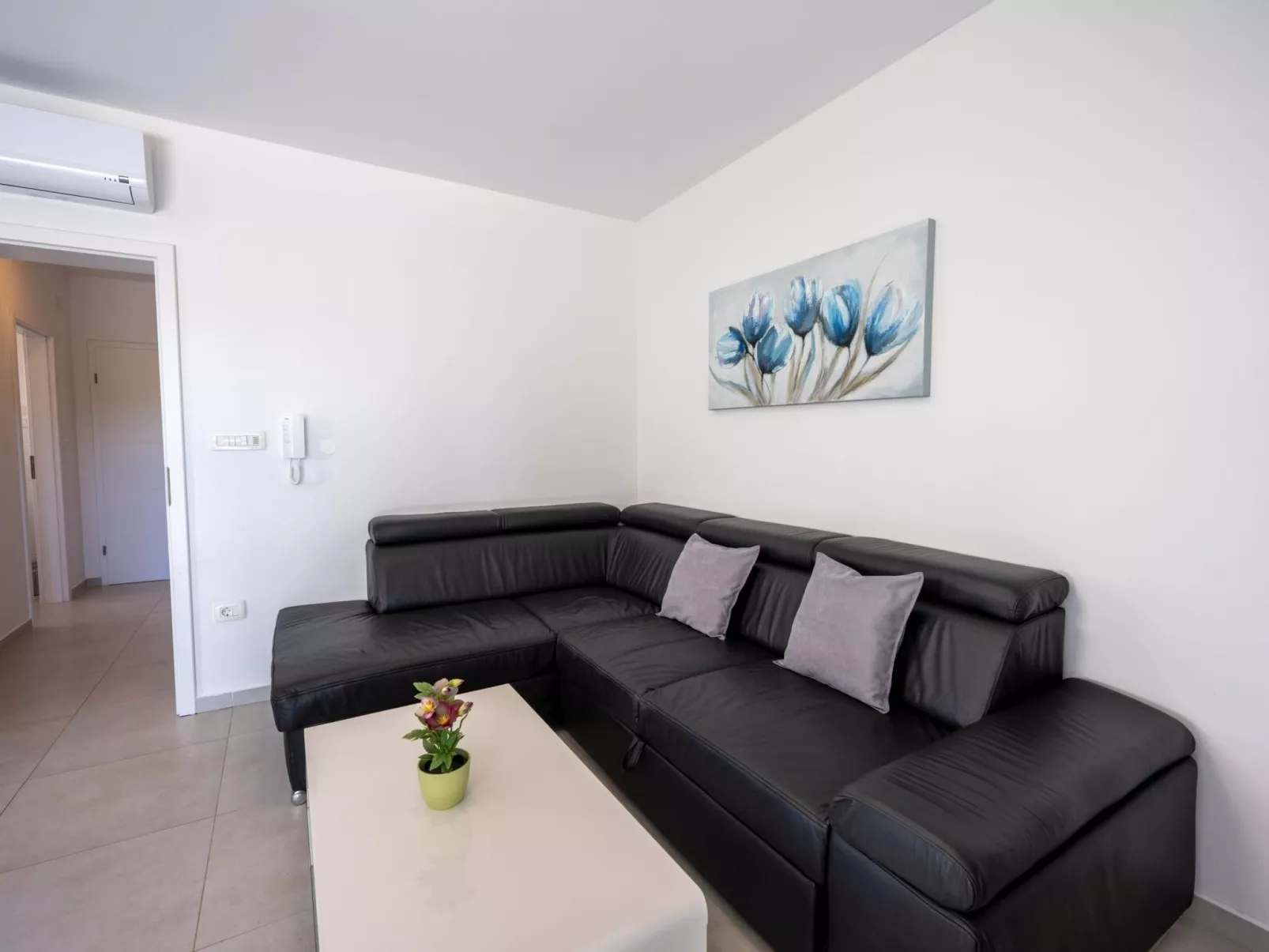 Villa Tonka-Image-tags.info