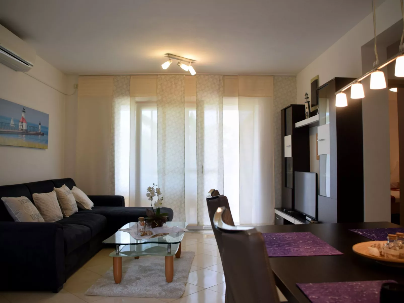 Modernes Ferienhaus in Dobropoljana mit Terrasse, Garten und Grill-Binnen