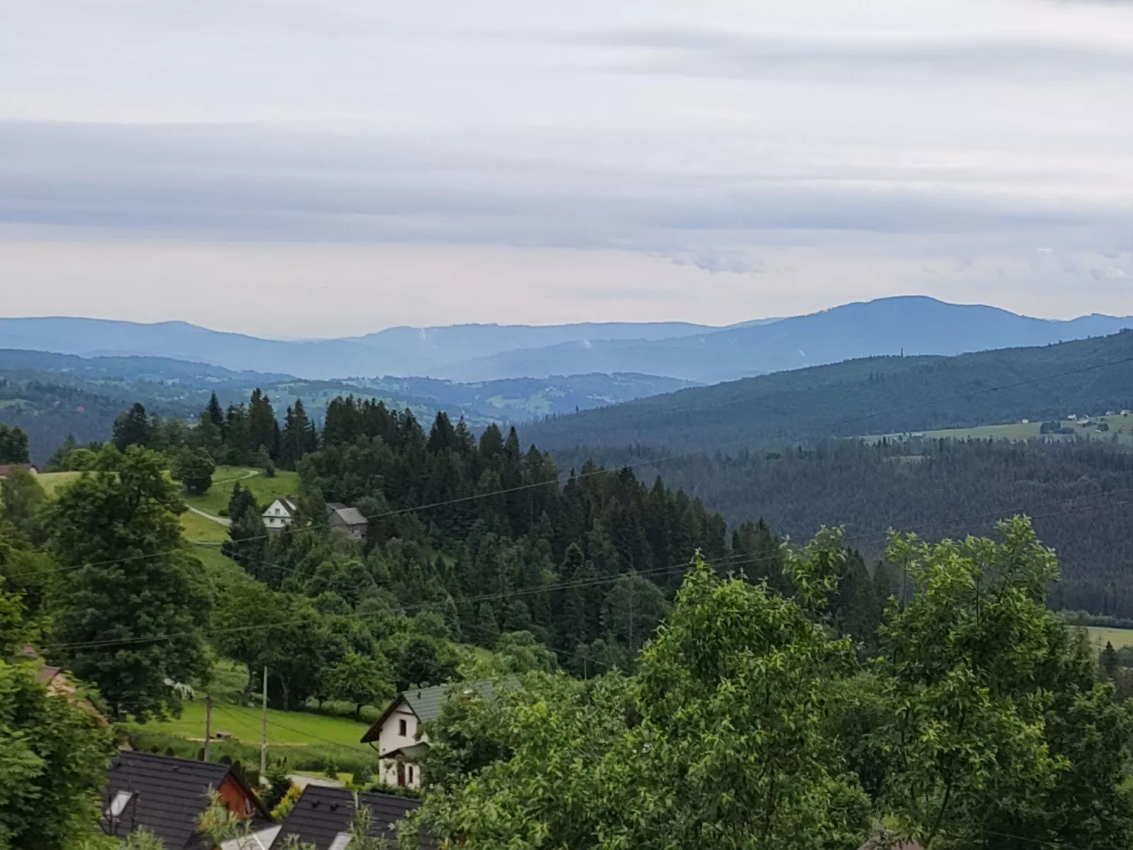 Modernes Ferienhaus in Kiczora mit Großem Garten - Buiten