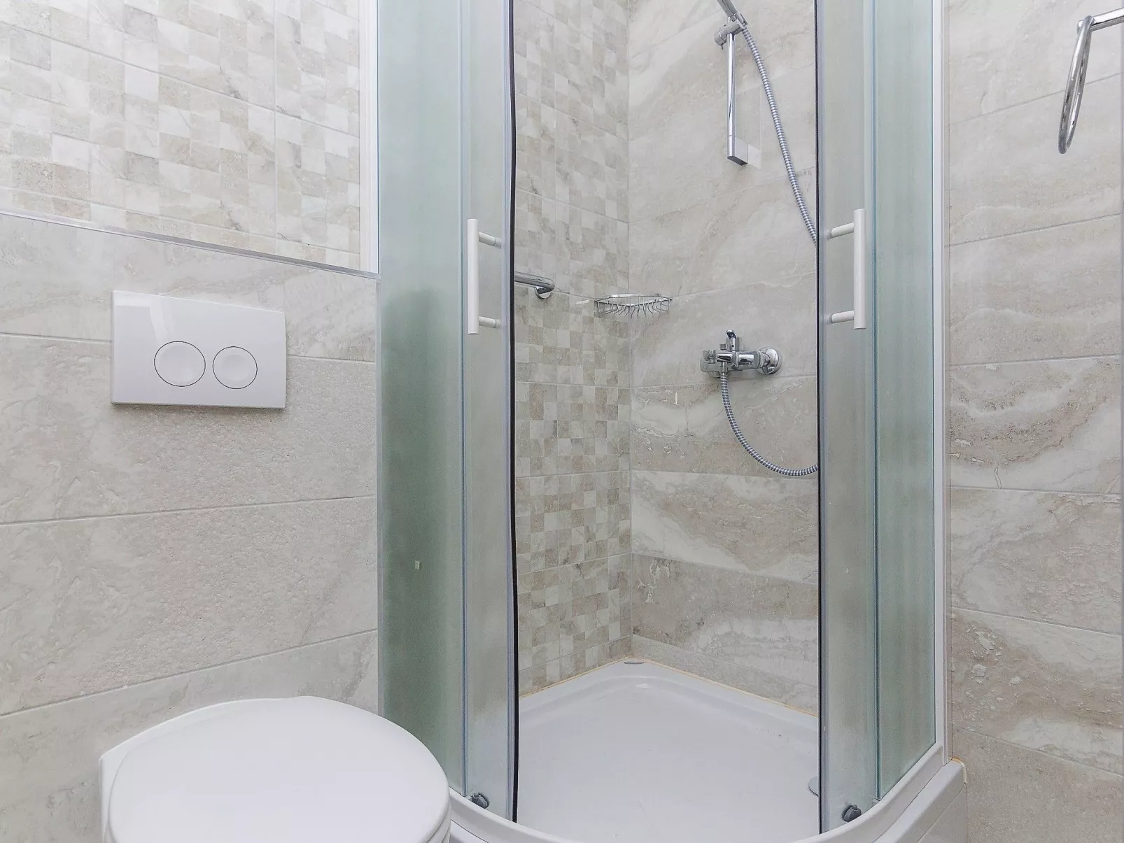 Schönes Steinhaus mit beheiztem Pool, Terrasse m-Binnen