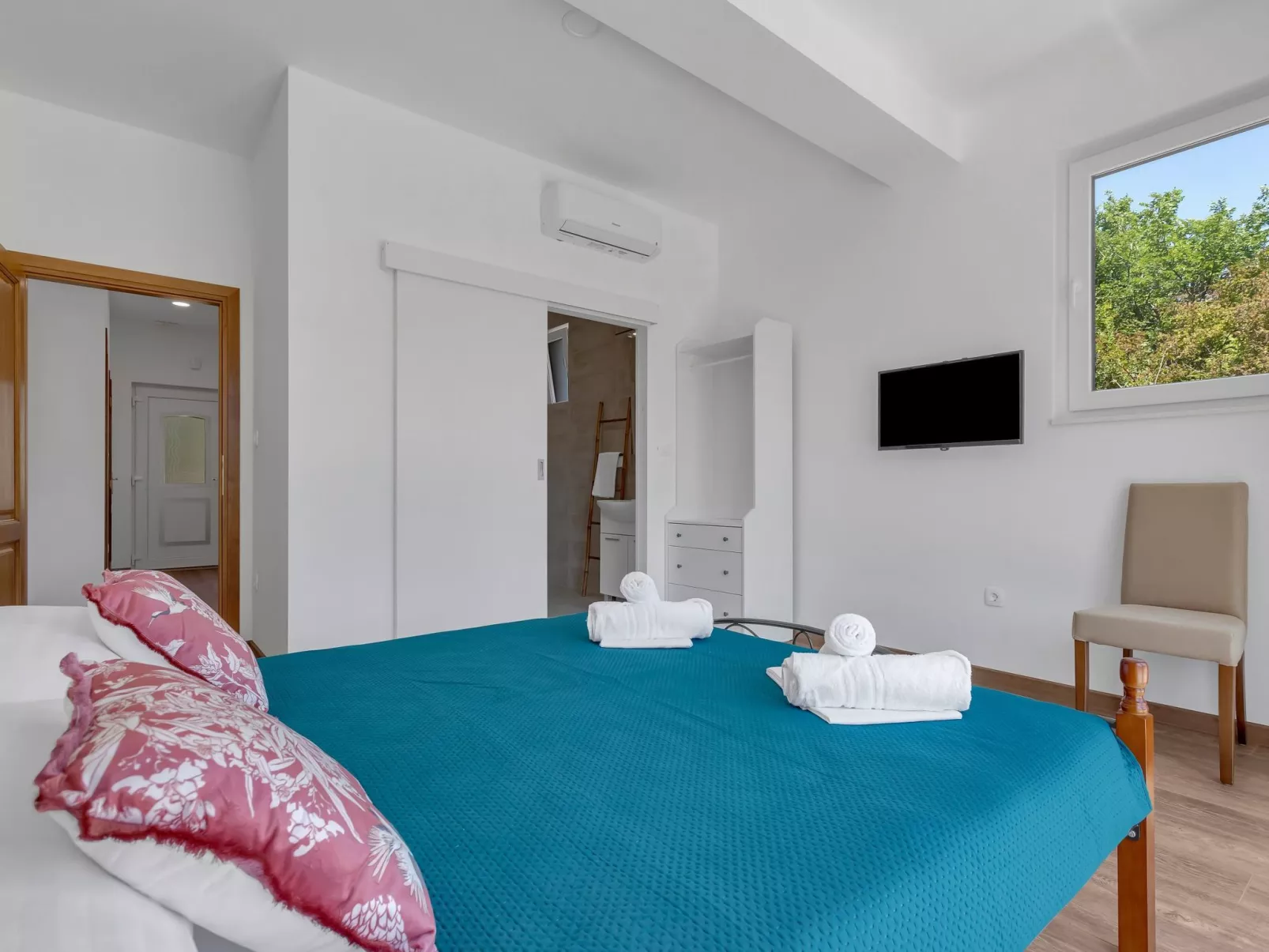 Alleinstehende Villa Slime mit Pool und Garten-Binnen