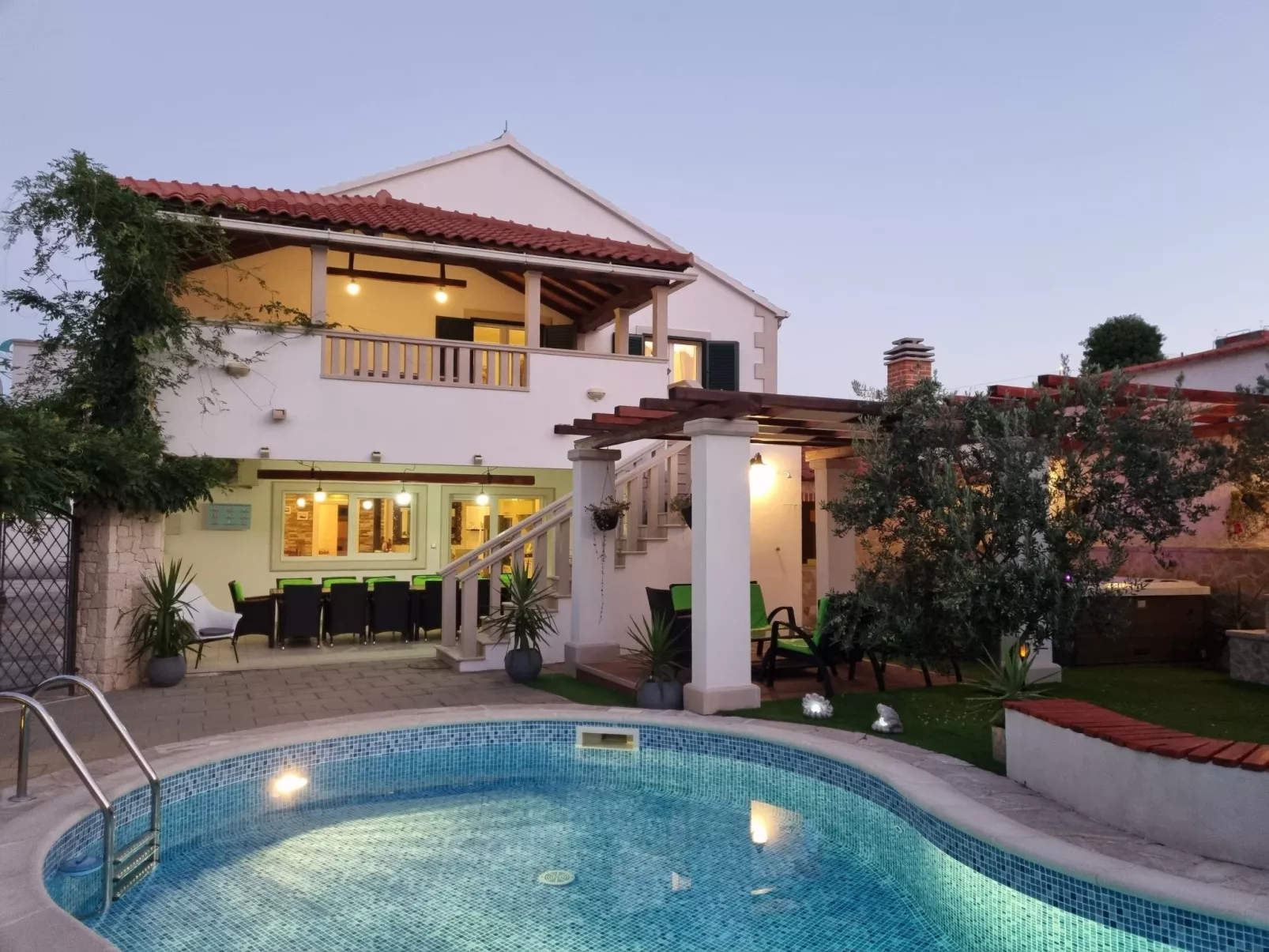 Komfortables Haus in Selca mit privatem Parkplatz-Buiten